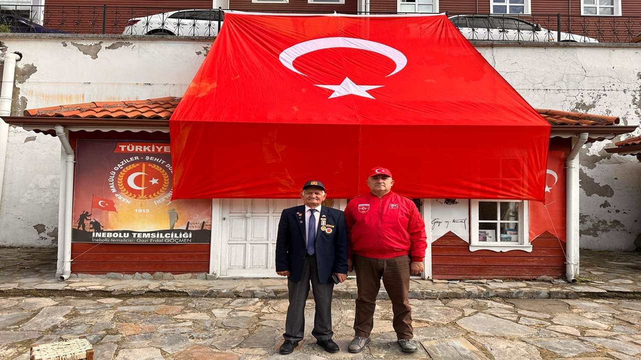 Inebolu Dev Bayrak (2)