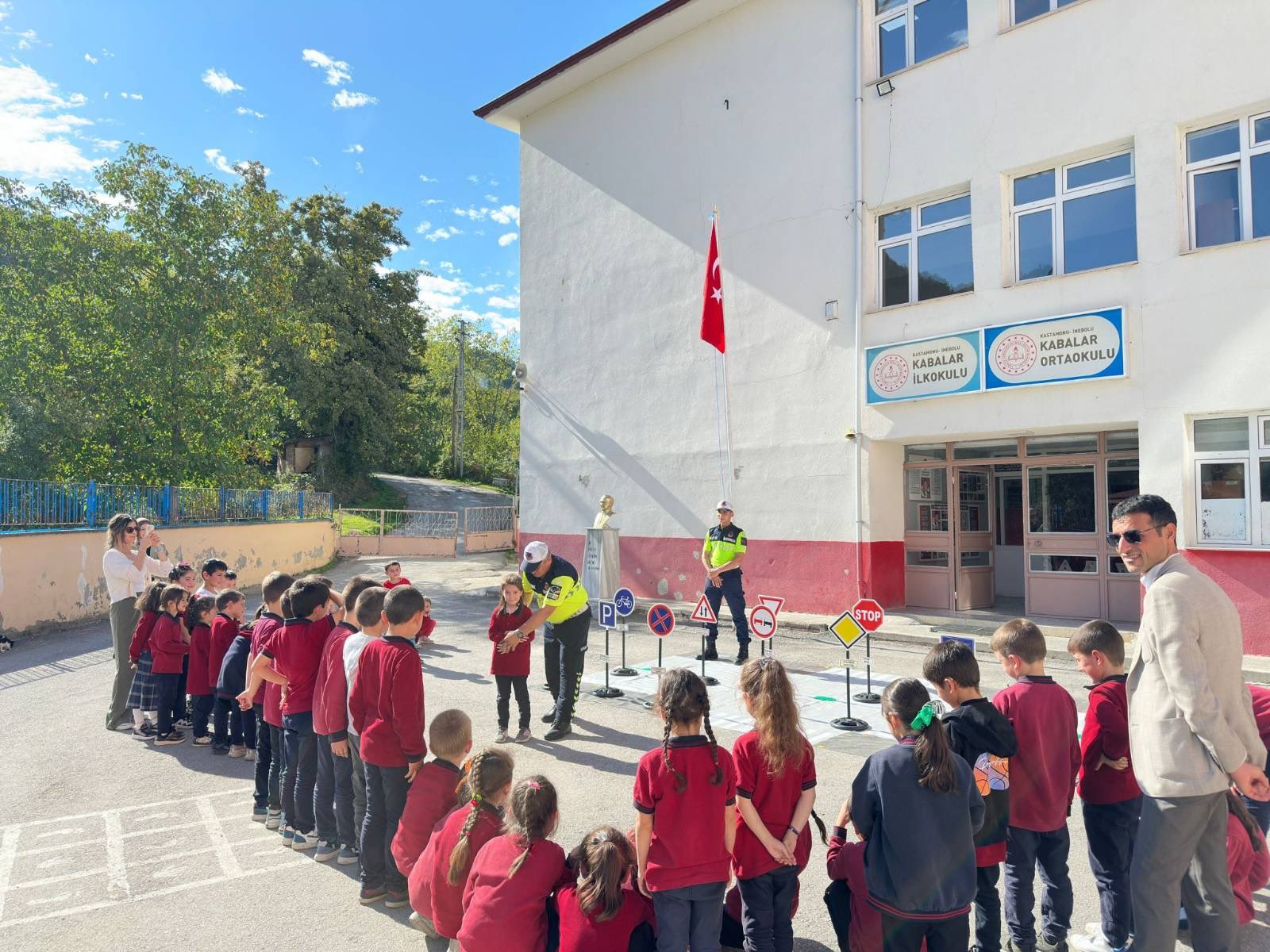 Jandarma Çocuklarla Buluştu Kastamonu'da 45 Öğrenci Bilinçlendirildi