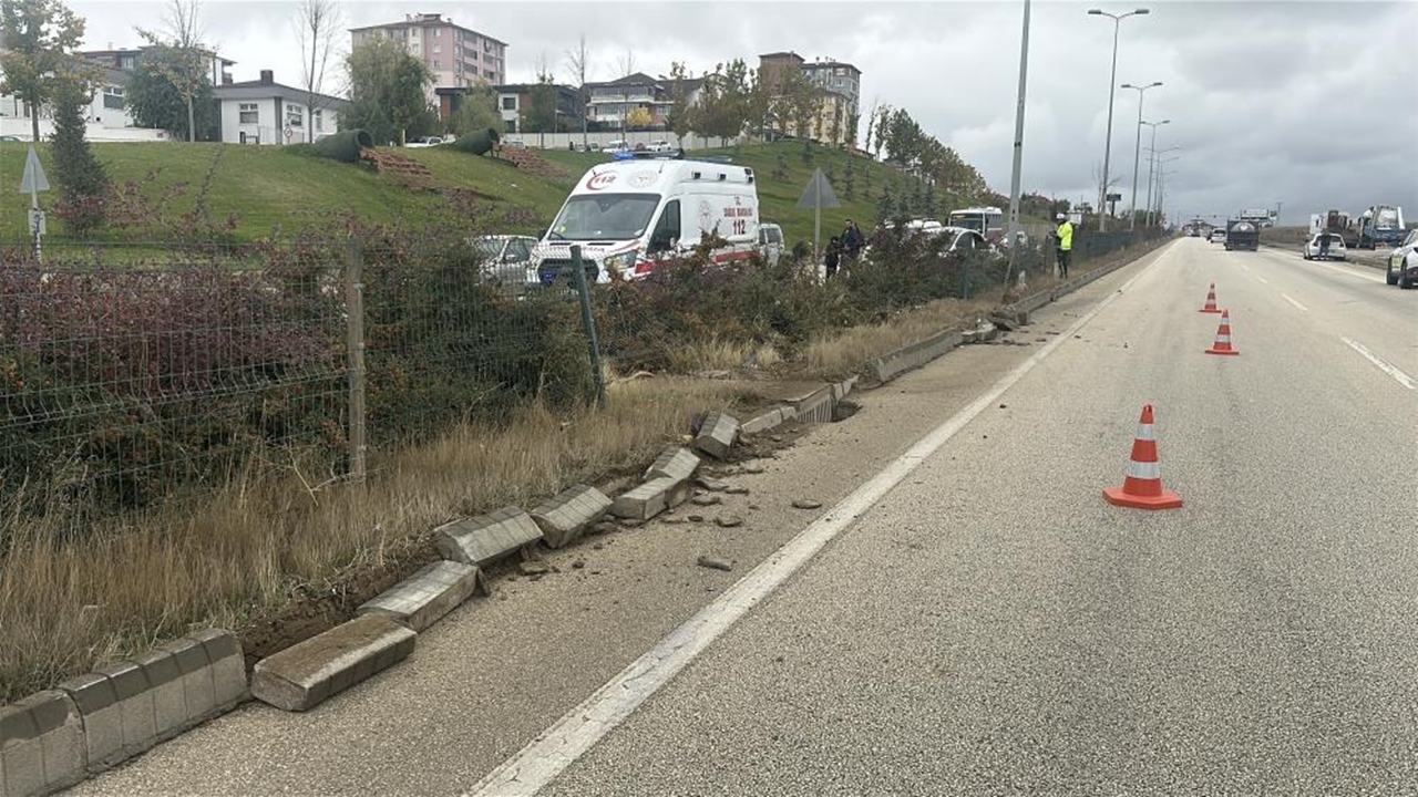 Kastamonu Da Feci Kaza Baba Oğul Yaralandı (1)