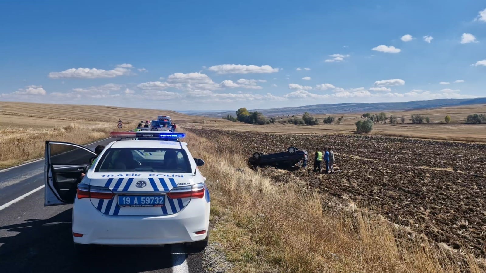 Kastamonu Plakalı Otomobil Tarlaya Uçtu Feci Kazada 4 Kişi Yaralandı 1