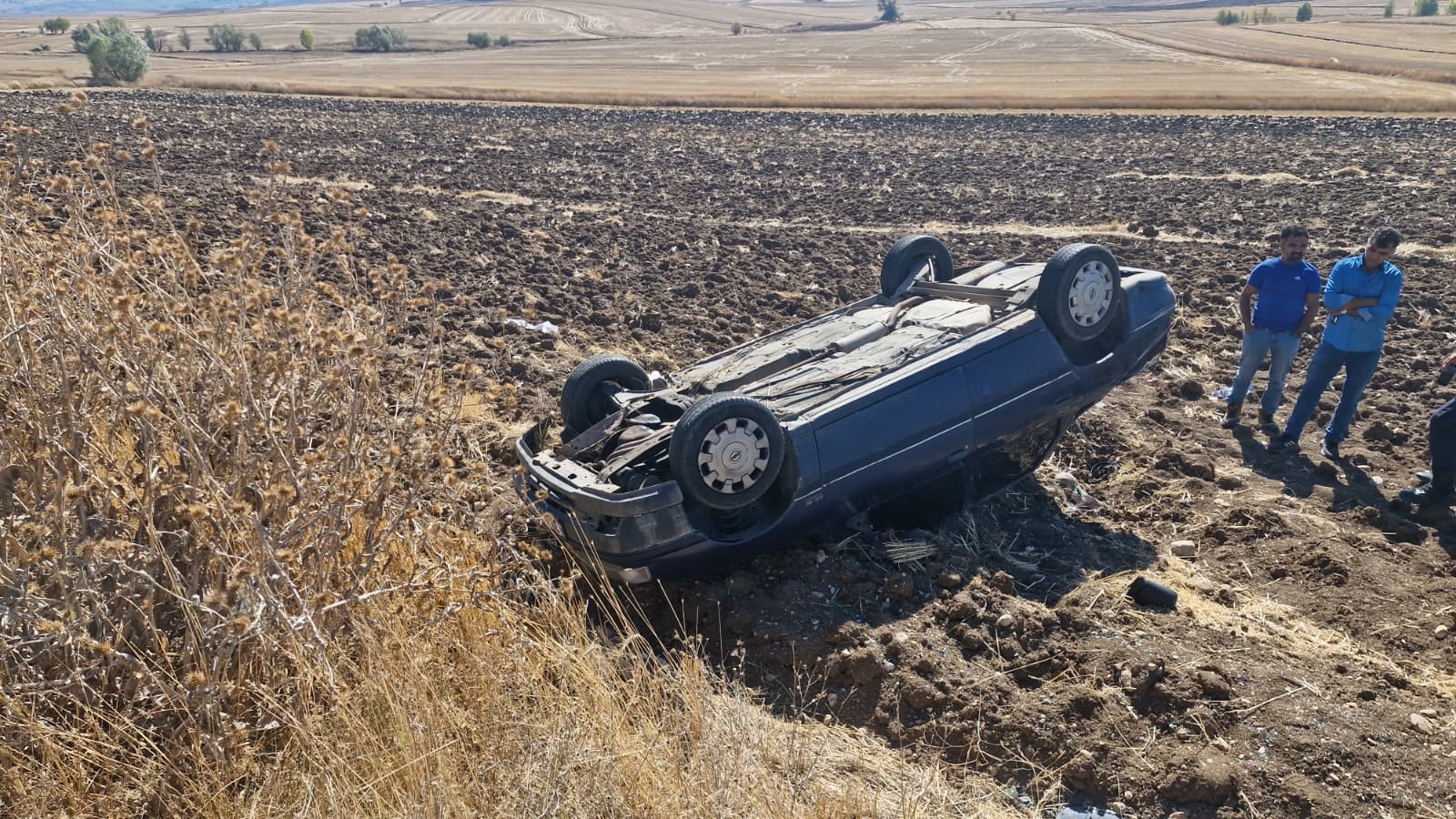 Kastamonu Plakalı Otomobil Tarlaya Uçtu Feci Kazada 4 Kişi Yaralandı 2