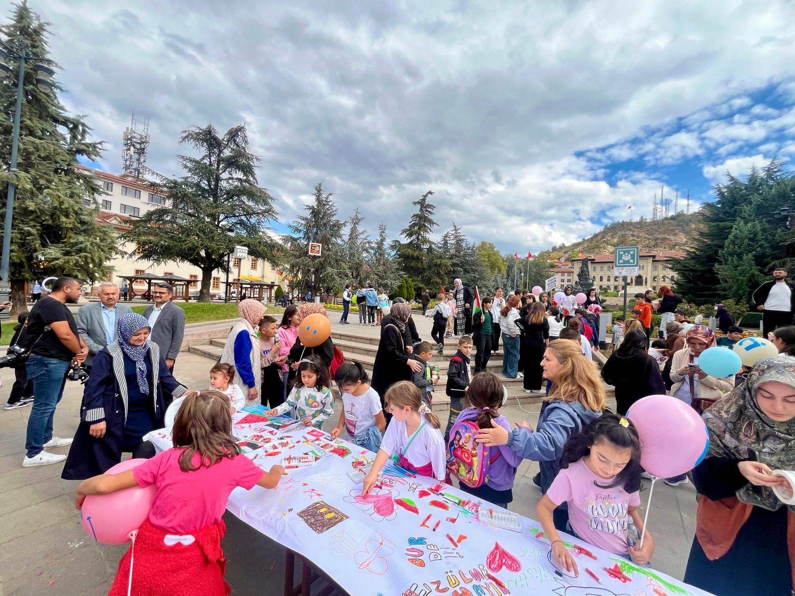 Kastamonu Ve Amasya'da 'Filistinli Çocuklar Için Çiz' Etkinliği Yapıldı