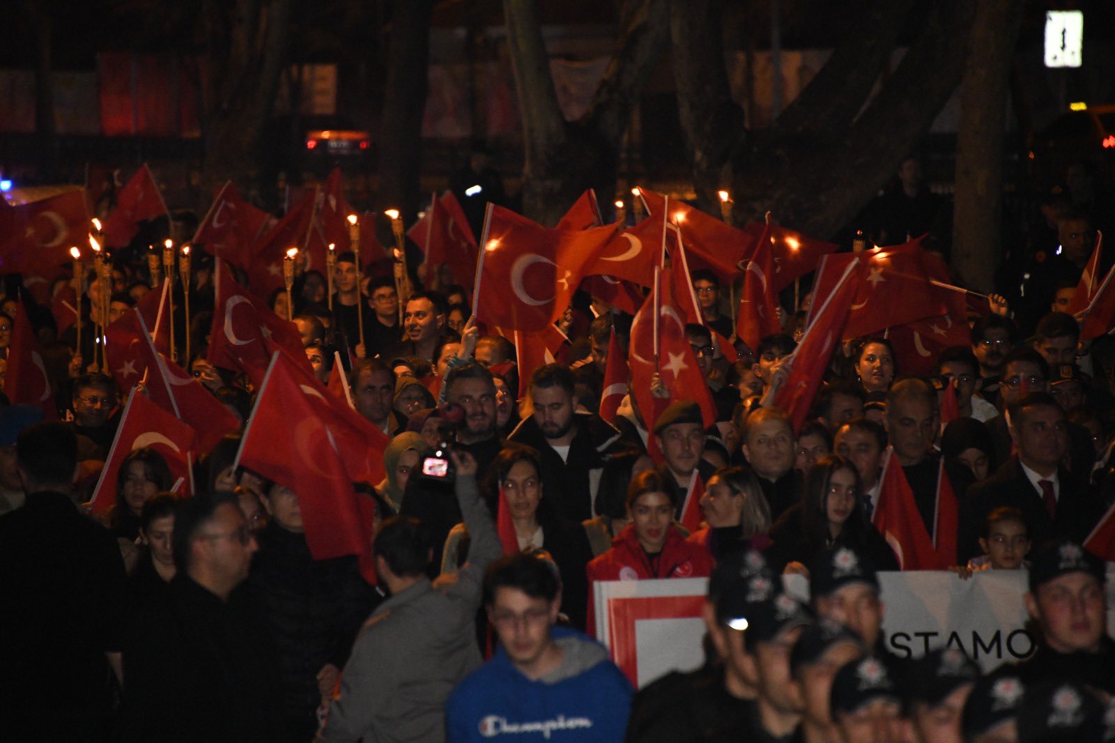 Kastamonu'da Cumhuriyet Coşkusu Fener Alayı Büyük Ilgi Gördü 22