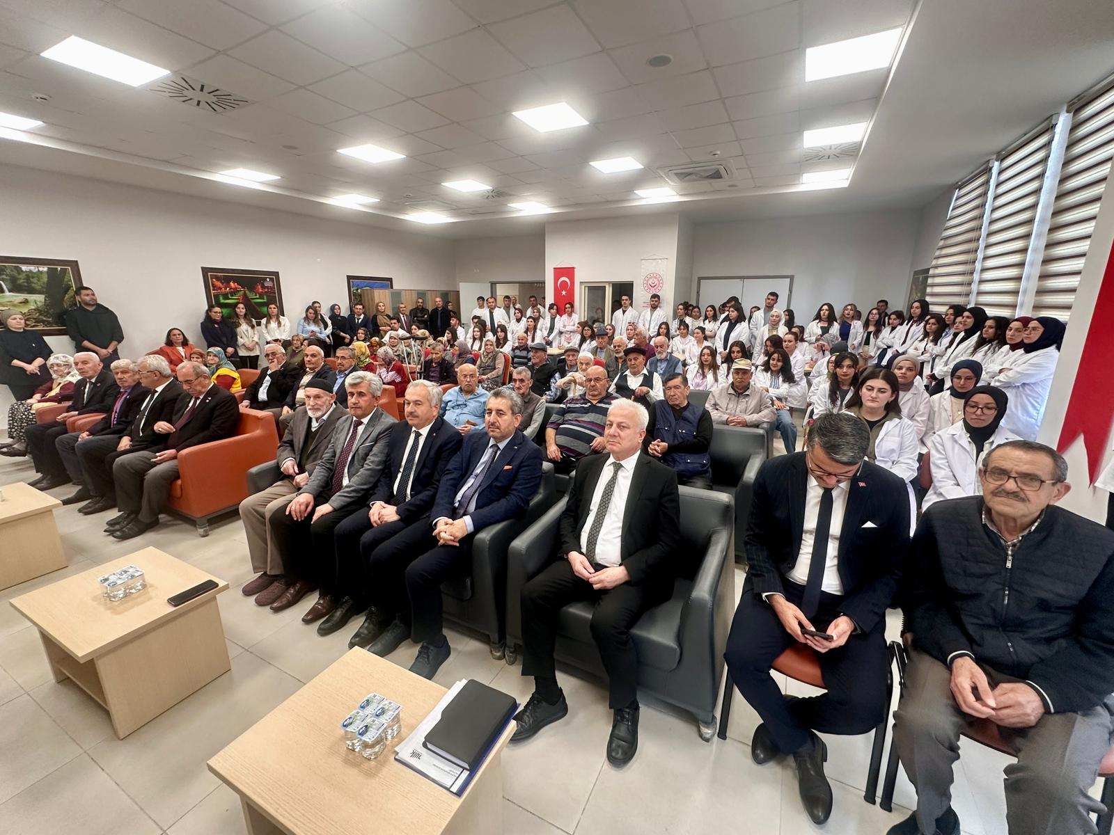 Kastamonu’da 'Dünya Ve Türkiye Yaşlı Projeksiyonu' Paneli Düzenlendi 16