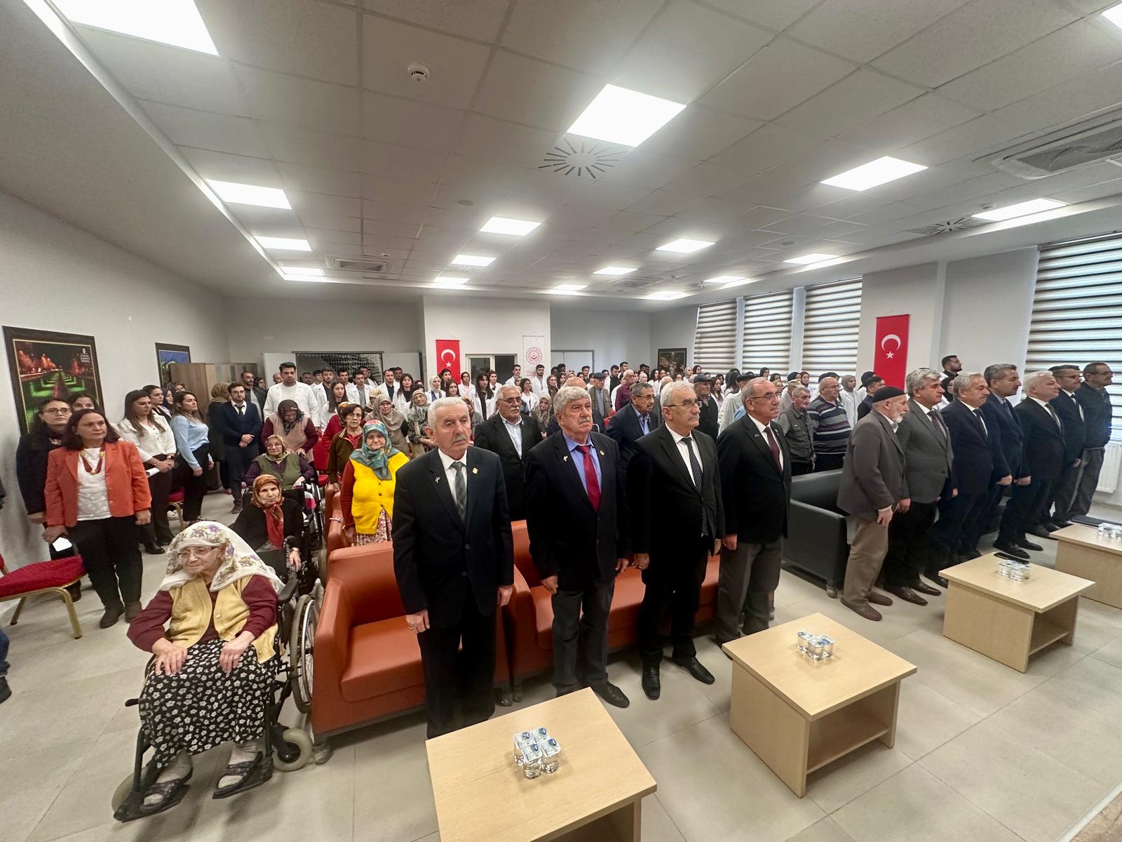 Kastamonu’da 'Dünya Ve Türkiye Yaşlı Projeksiyonu' Paneli Düzenlendi 2