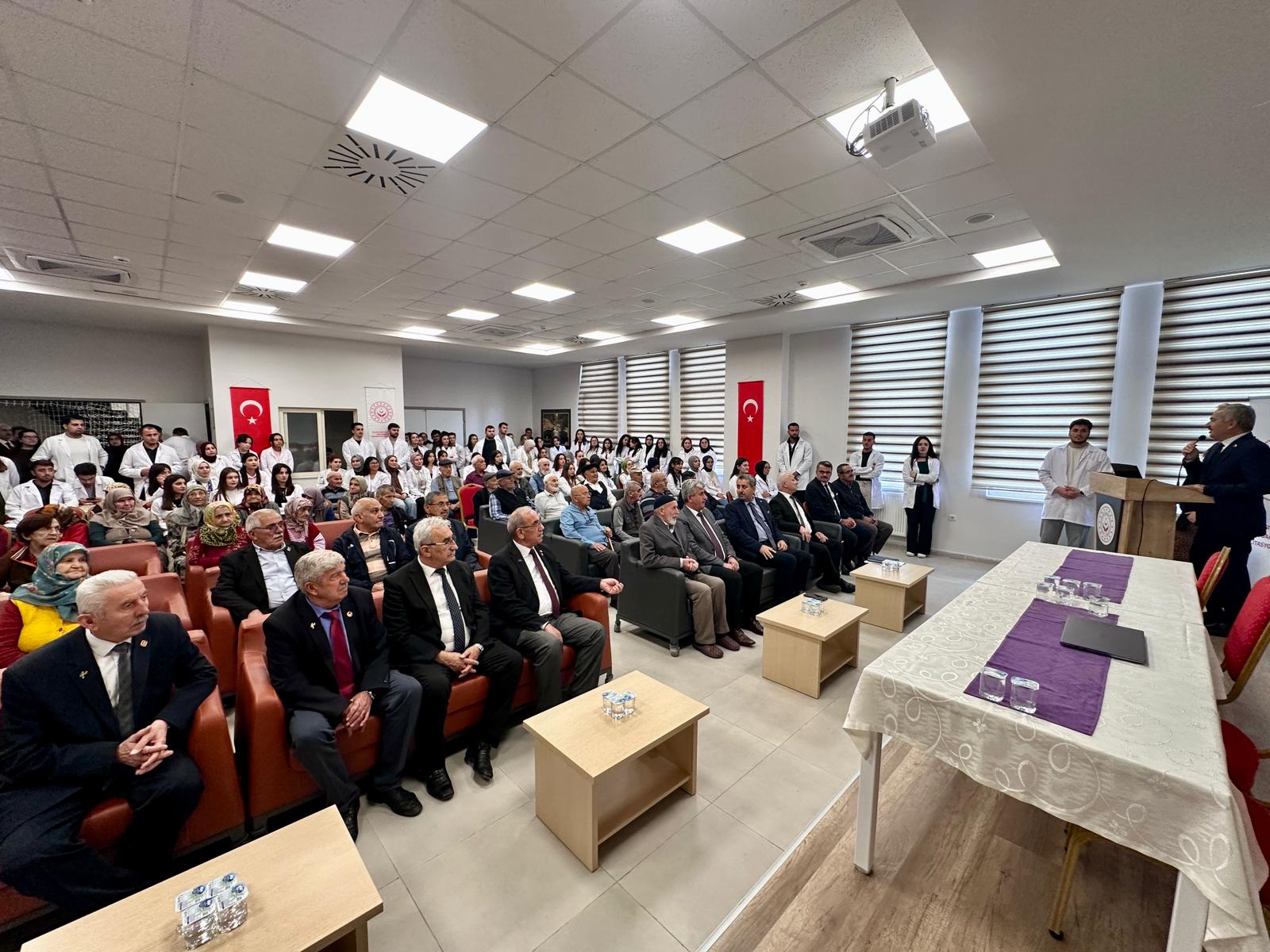 Kastamonu’da 'Dünya Ve Türkiye Yaşlı Projeksiyonu' Paneli Düzenlendi 3