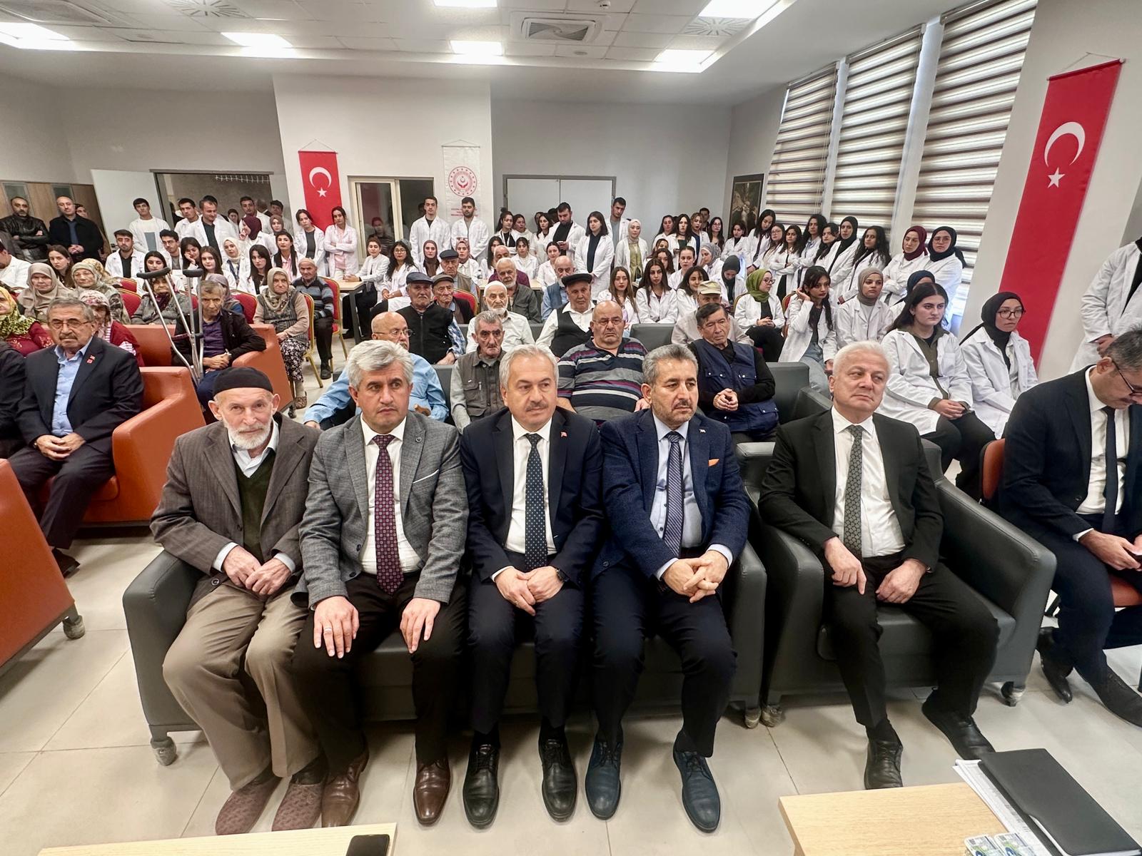 Kastamonu’da 'Dünya Ve Türkiye Yaşlı Projeksiyonu' Paneli Düzenlendi 7