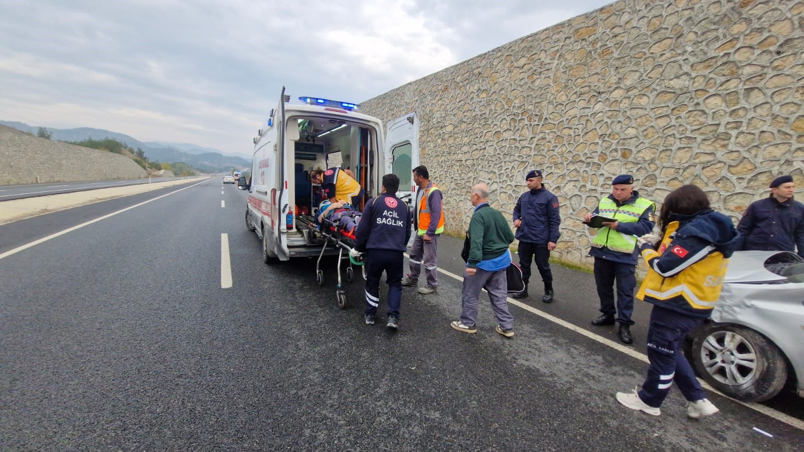 Kastamonu'da Feci Kaza! Cenazeye Giden Aile Kaza Yaptı 3 Kişi Yaralandı! 1
