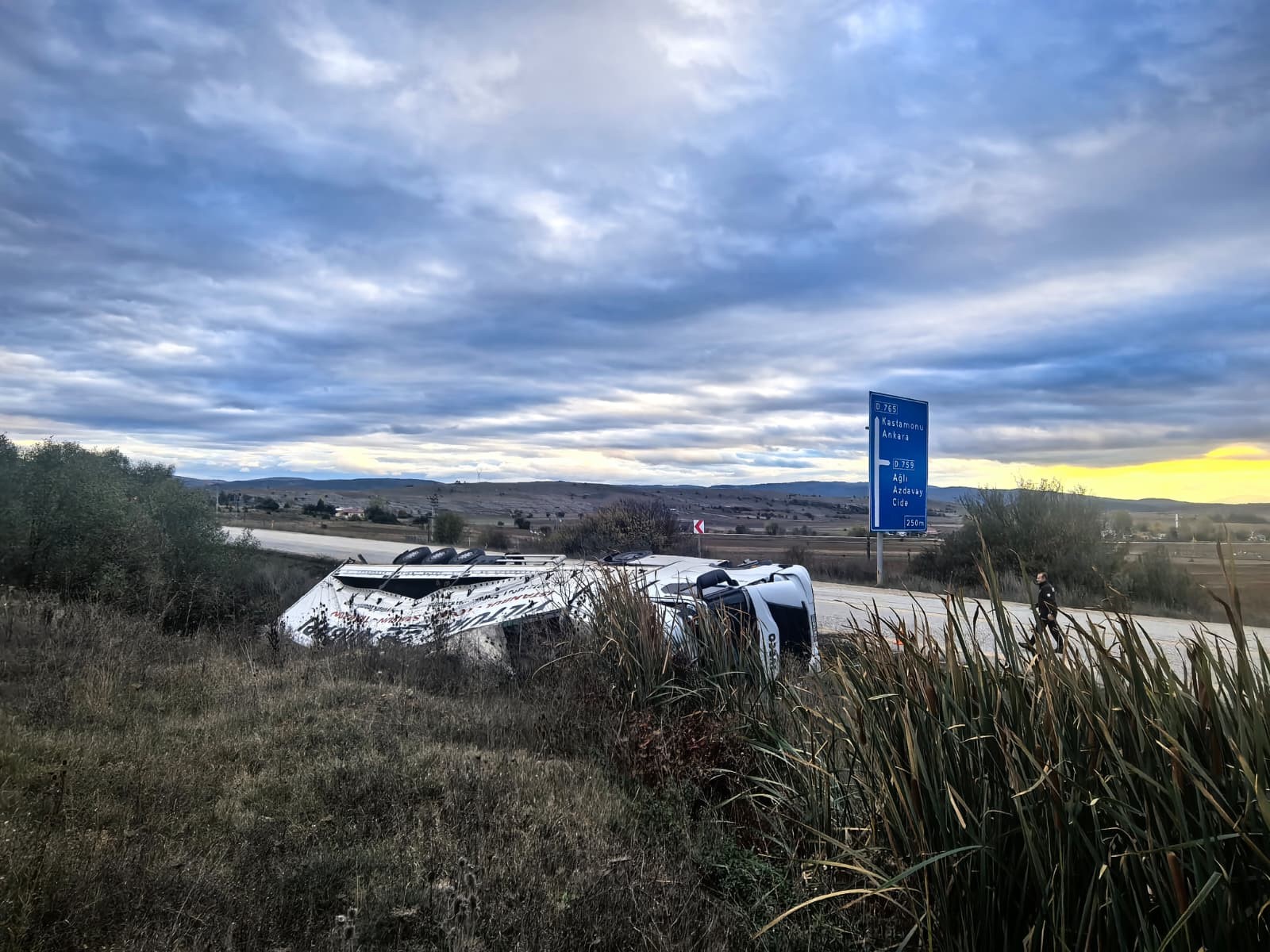Kastamonu'da Feci Kaza! Sunta Yüklü Tır Devrildi 1 Yaralı! 1
