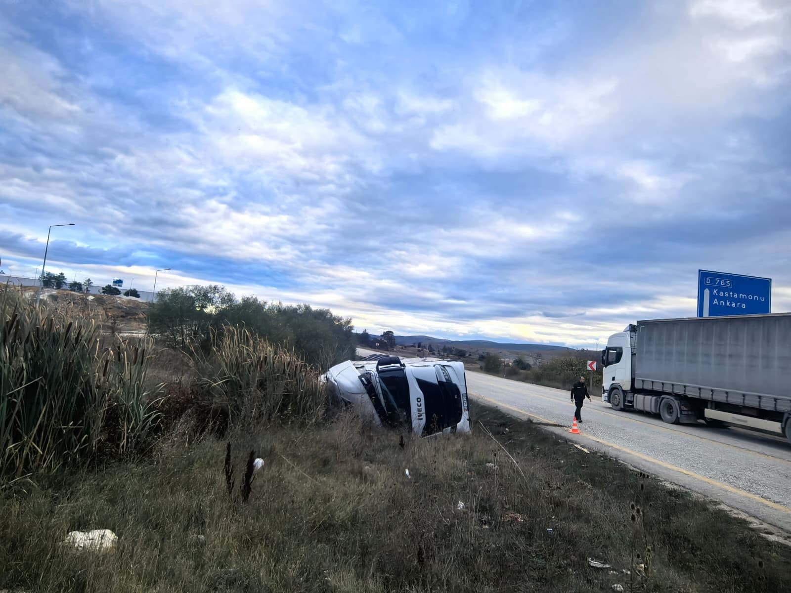 Kastamonu'da Feci Kaza! Sunta Yüklü Tır Devrildi 1 Yaralı!
