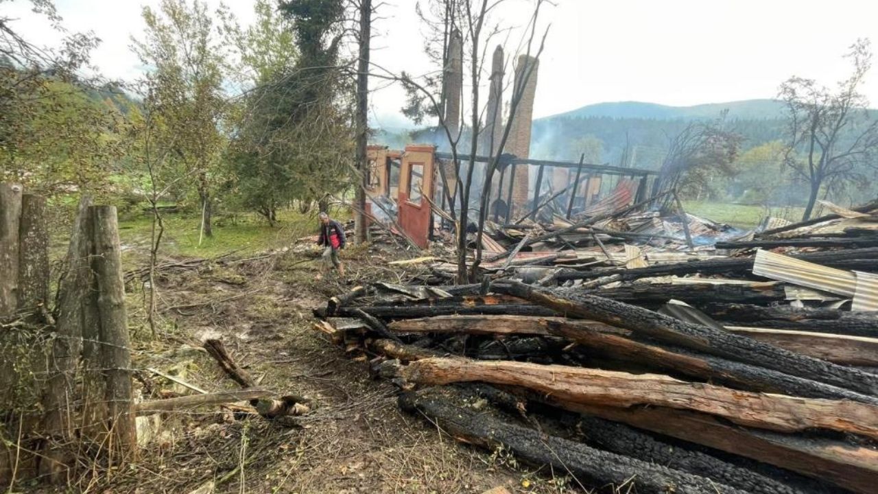 Kastamonu’da Gece Çıkan Yangının Ayrıntıları Ortaya Çıktı Ev Küle Döndü (2)