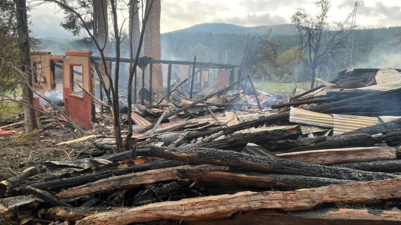 Kastamonu’da Gece Çıkan Yangının Ayrıntıları Ortaya Çıktı Ev Küle Döndü (3)