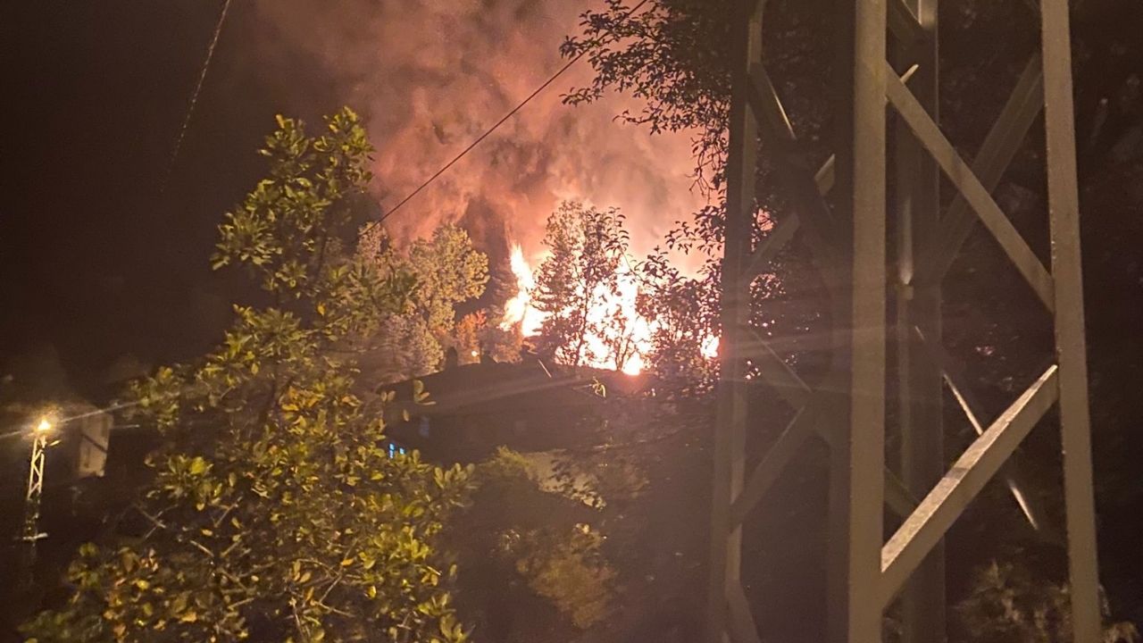 Kastamonu’da Gece Sessizliğini Alevler Bozdu Ekipler Seferber Oldu (3)