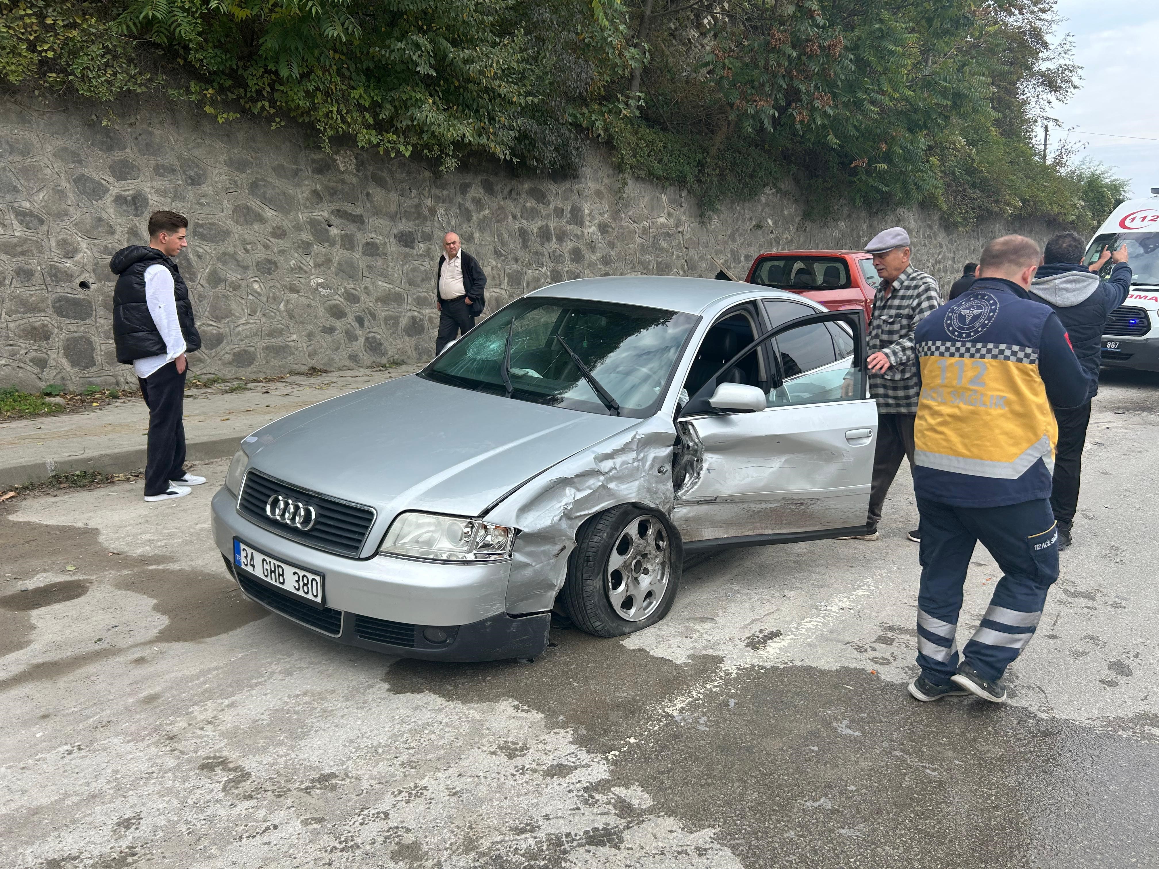 Kastamonu'da Iki Otomobil Çarpıştı Feci Kazada 4 Kişi Yaralandı 1