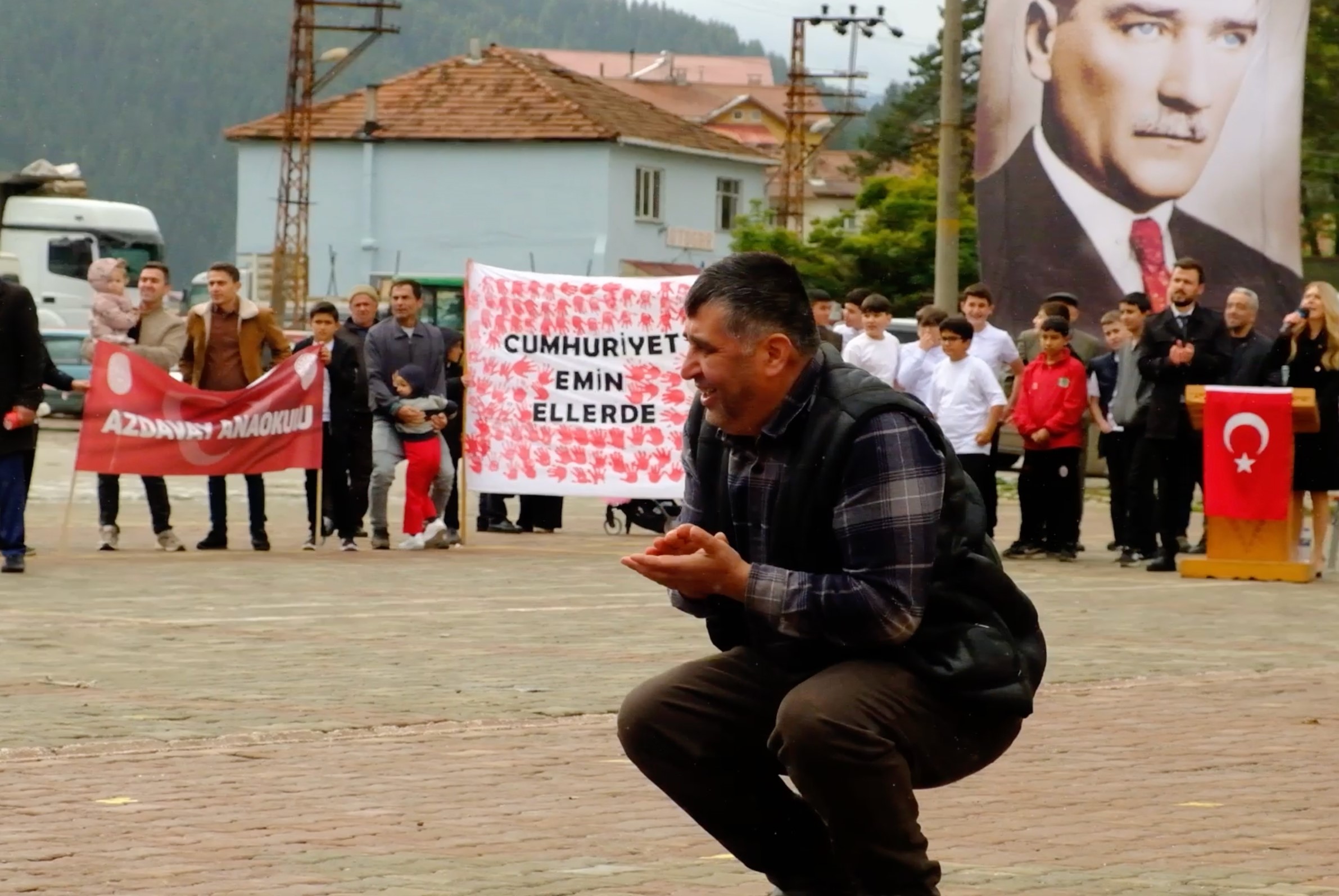 Kastamonu'da Kızı Gösteri Yapabilsin Diye Minderi Atkısıyla Kuruttu! 5