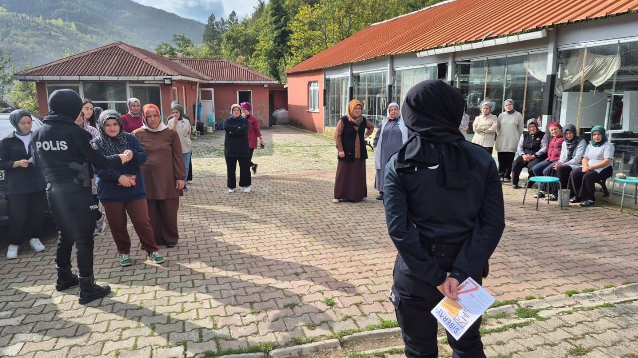 Kastamonu’nun Ilçesinde Dolandırıcılığa Karşı Önleyici Eğitim Verildi (2)