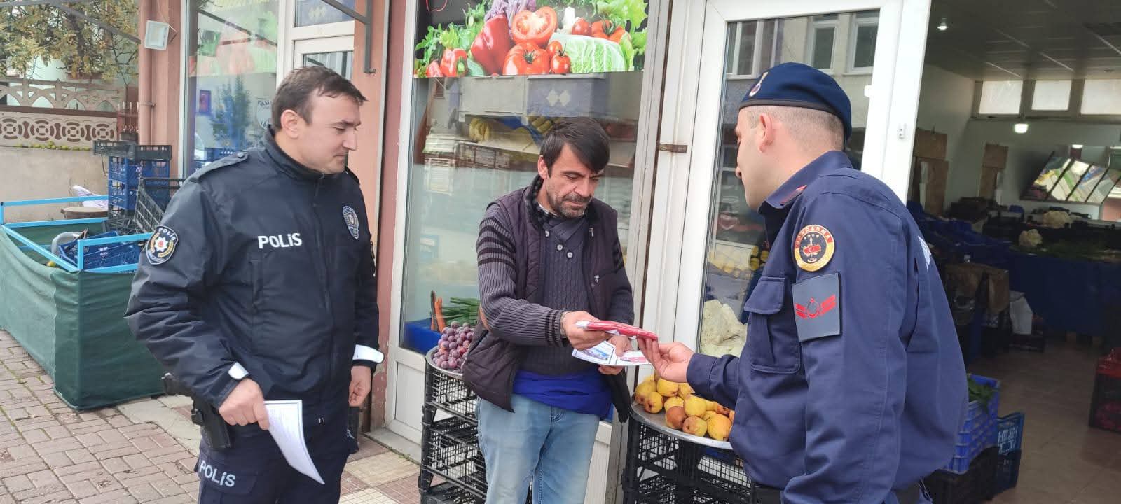 Kastamonu'nun Ilçesinde Esnafa Türk Bayrağı Dağıtıldı 44