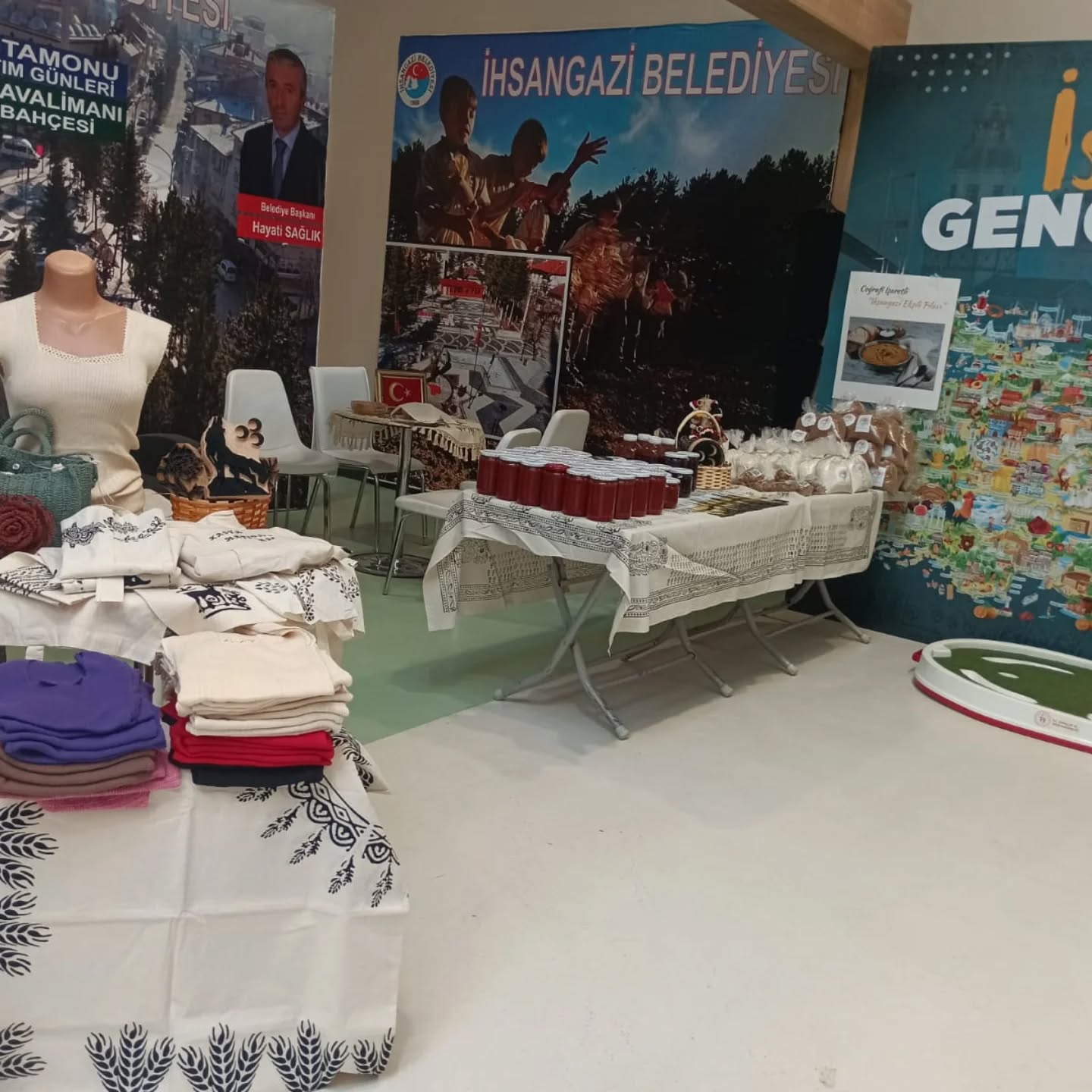 Kastamonu'nun Ilçesinin Standı Yoğun Ilgi Gördü Bakan Tunç Ziyaret Etti 1