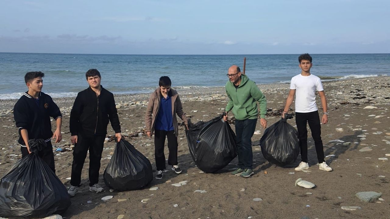 Öğrenciler Kastamonu Sahilini Temizledi (2)