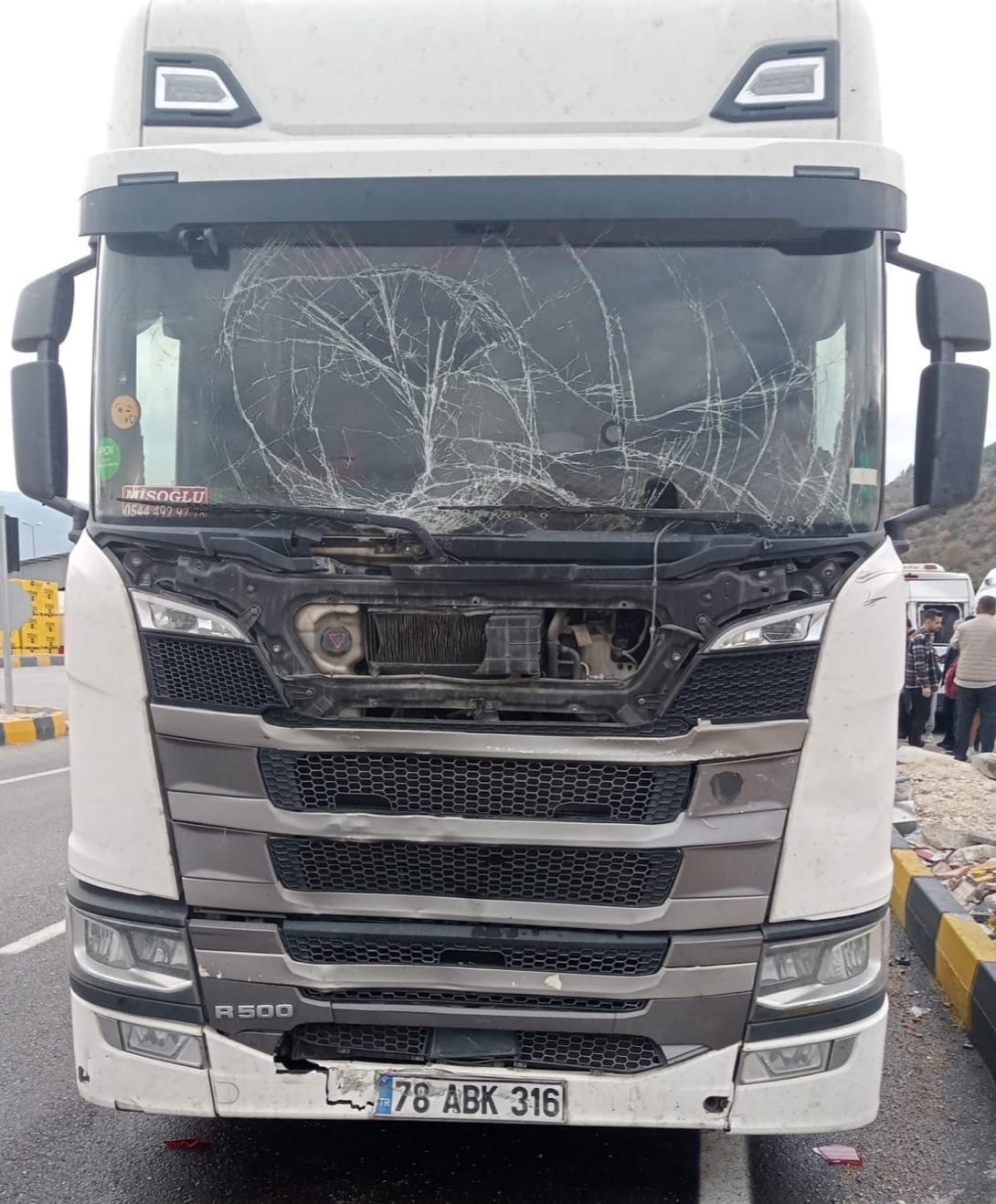 Öğrencileri Taşıyan Minibüs Tırla Çarpıştı Feci Kazada 9 Öğrenci Yaralandı 1