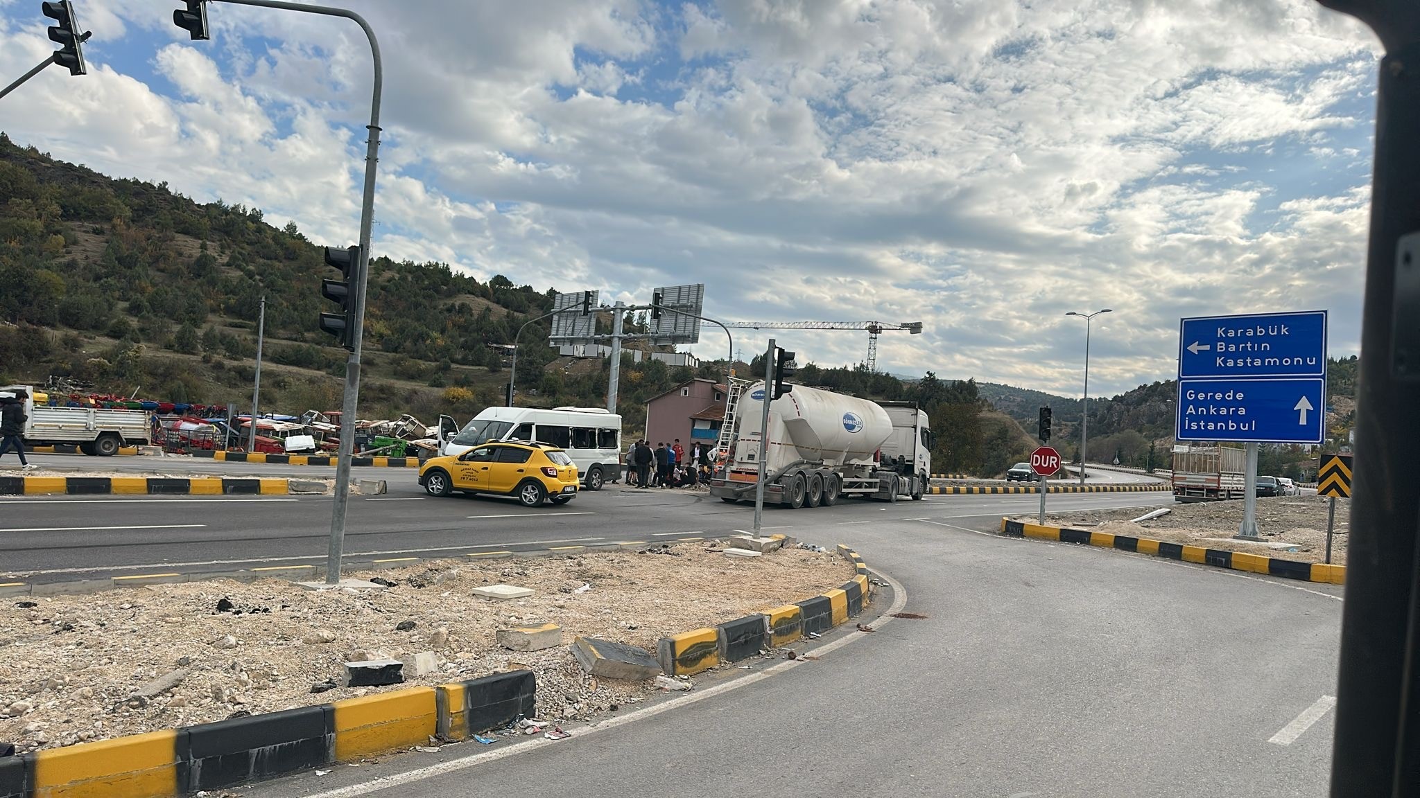 Öğrencileri Taşıyan Minibüs Tırla Çarpıştı Feci Kazada 9 Öğrenci Yaralandı 22