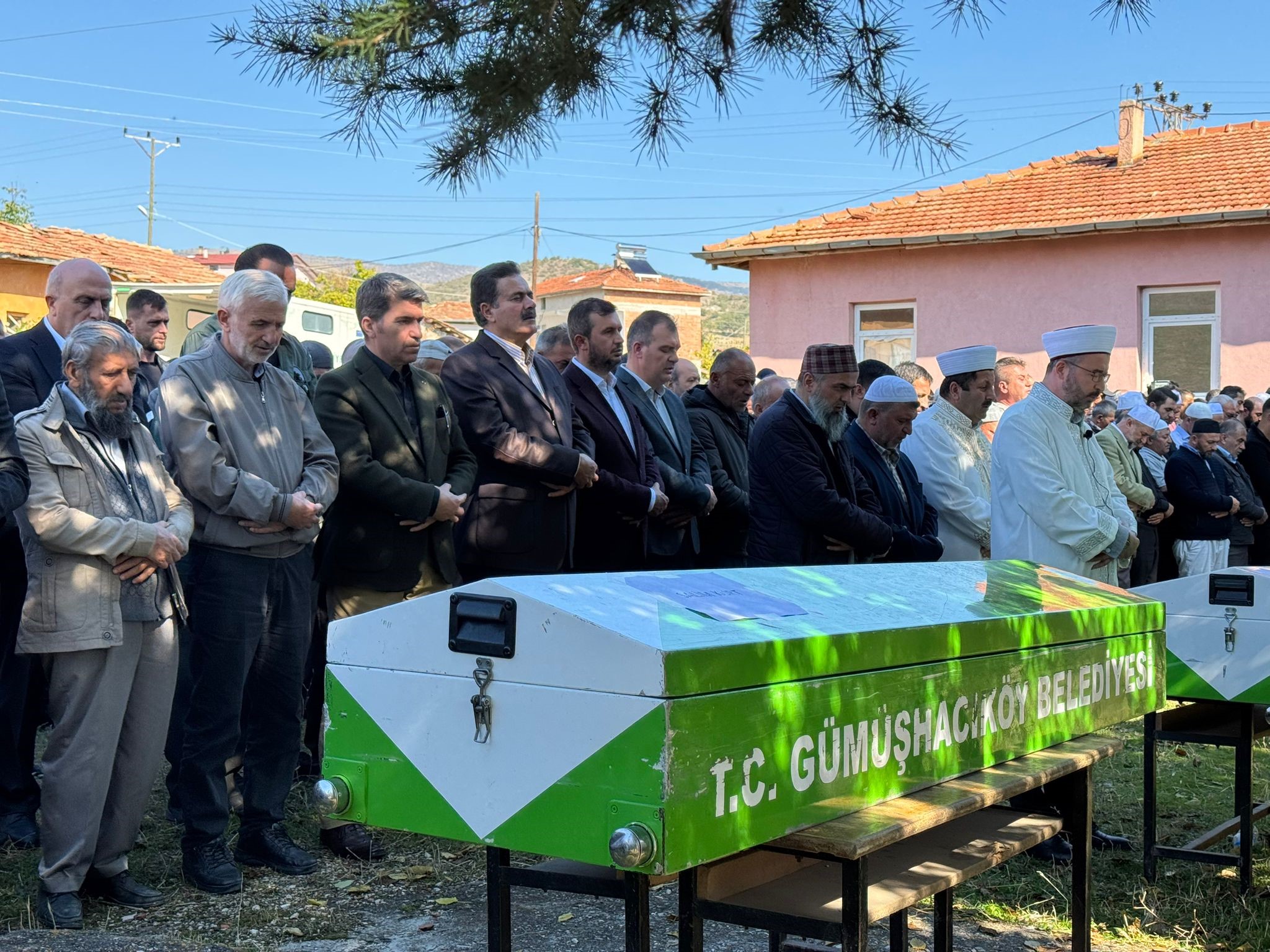 Pazardan Mezara Enişteleri Ve 3 Kardeş Yan Yana Defnedildi 6