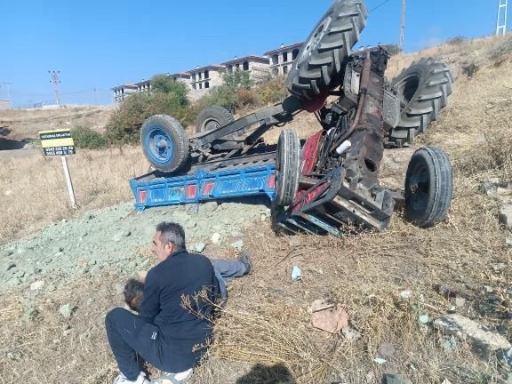 Son Dakika Traktör Devrildi, 2 Yaralı Var 22