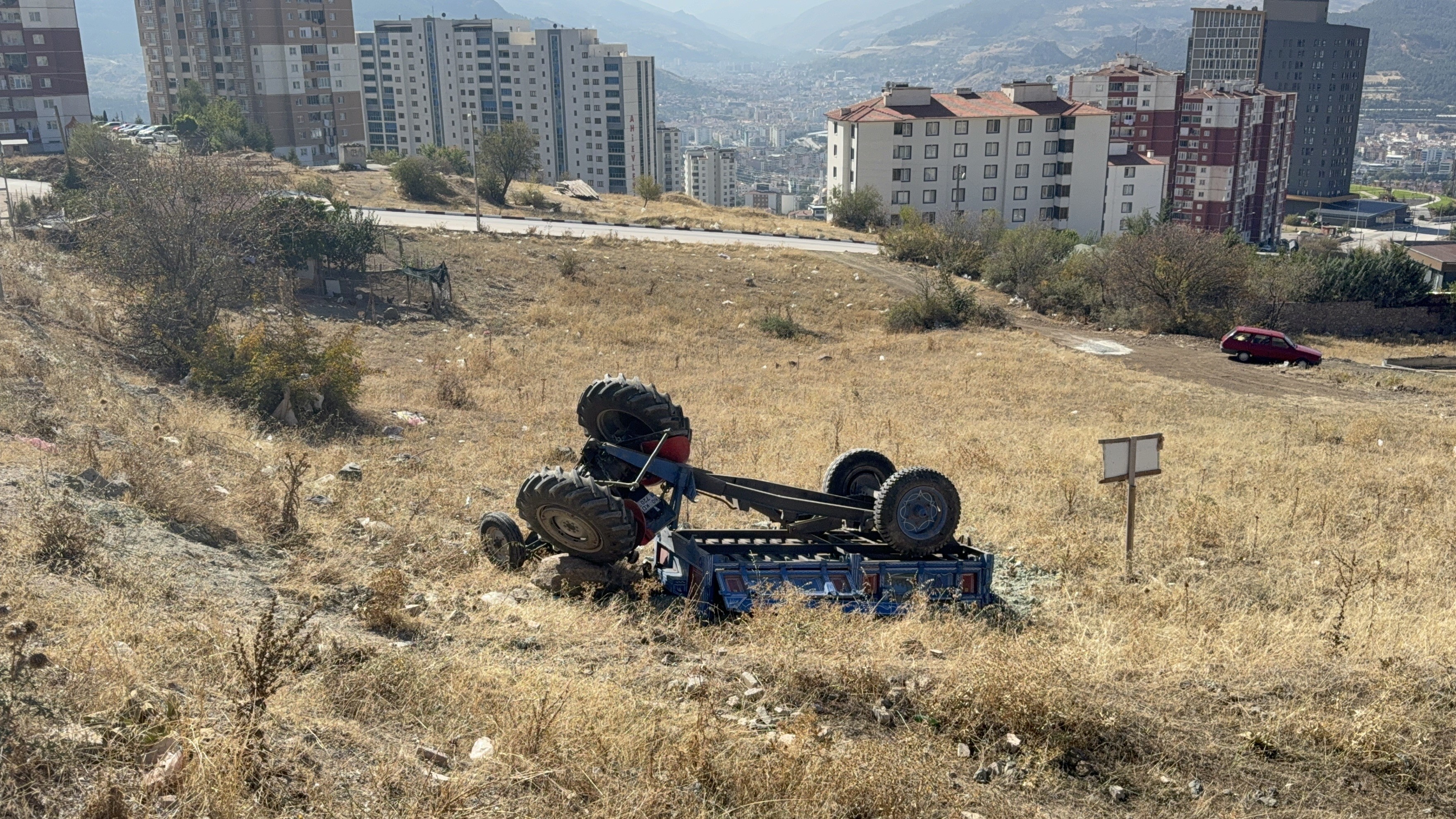Son Dakika Traktör Devrildi, 2 Yaralı Var 4