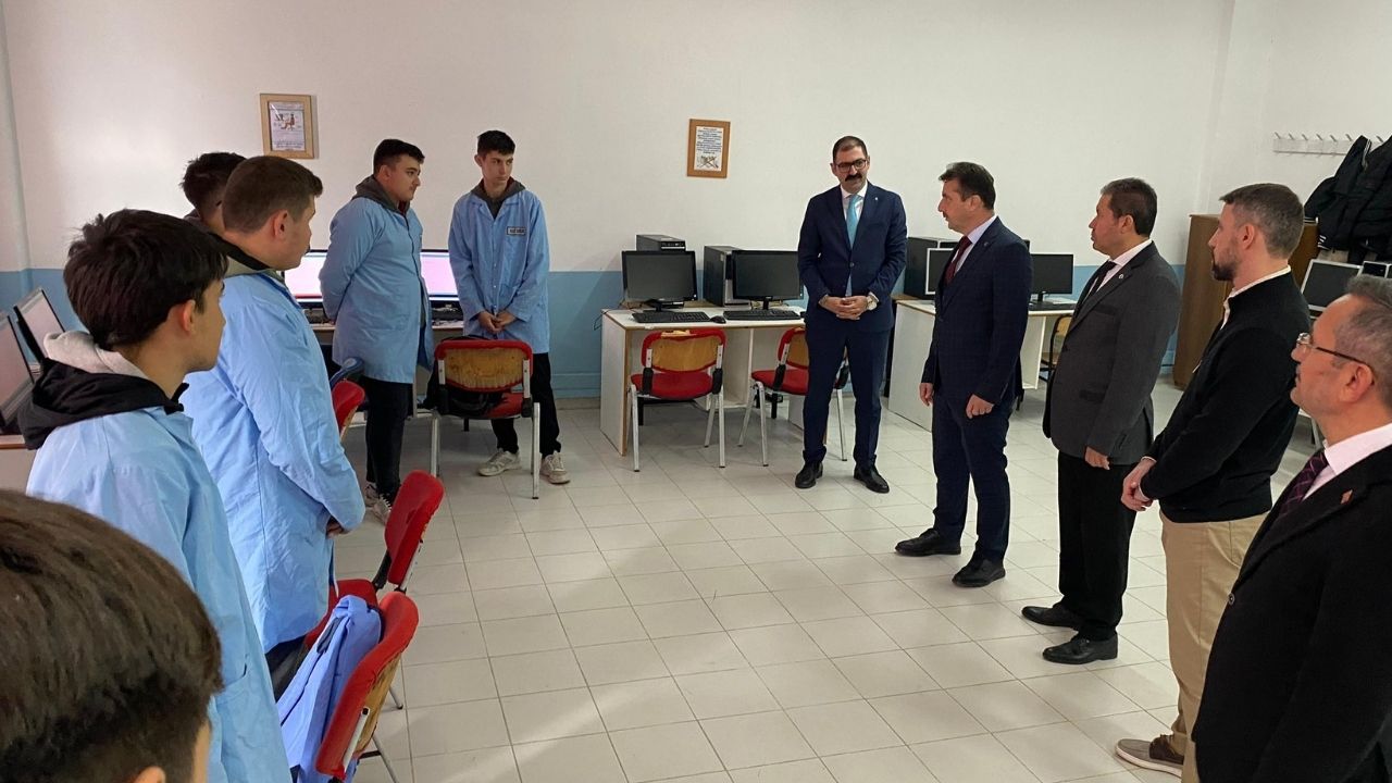 Taşköprü Kaymakamı Demirdağ, Meslek Lisesi’nde Öğrencilerle Buluştu (1)