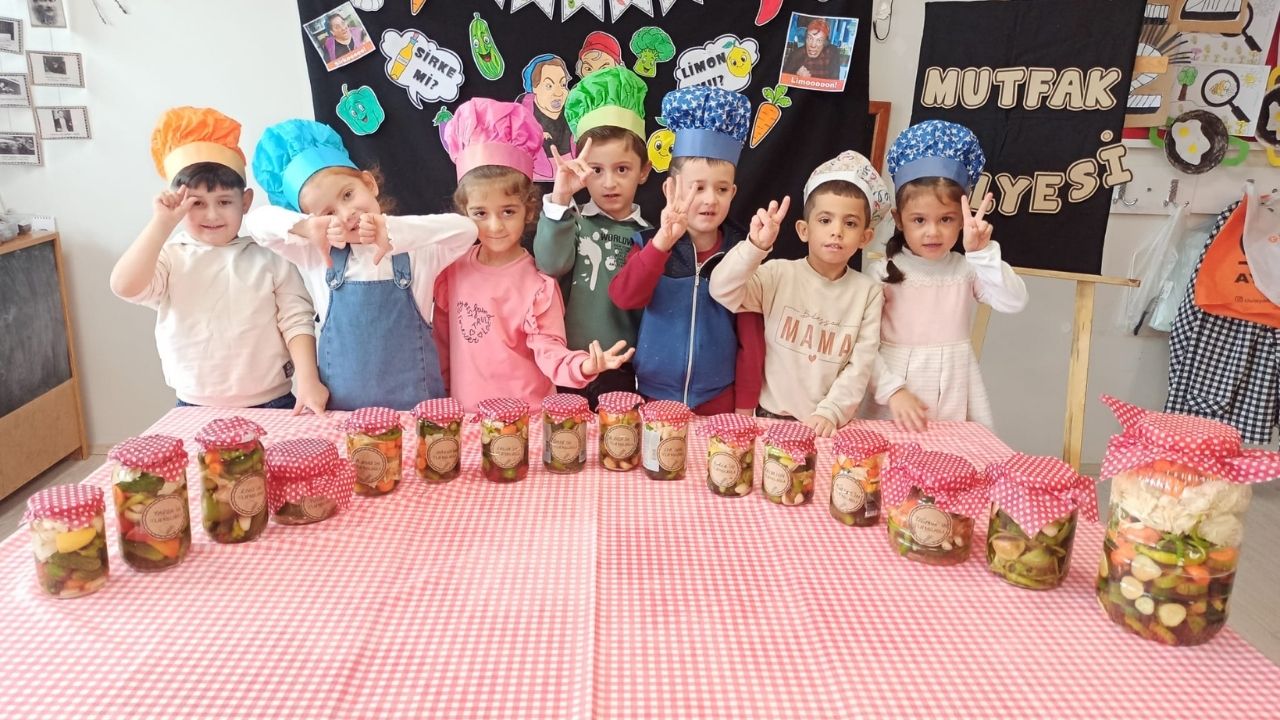Taşköprü'de Minik Öğrenciler Kendi Turşularını Yaptı (2)