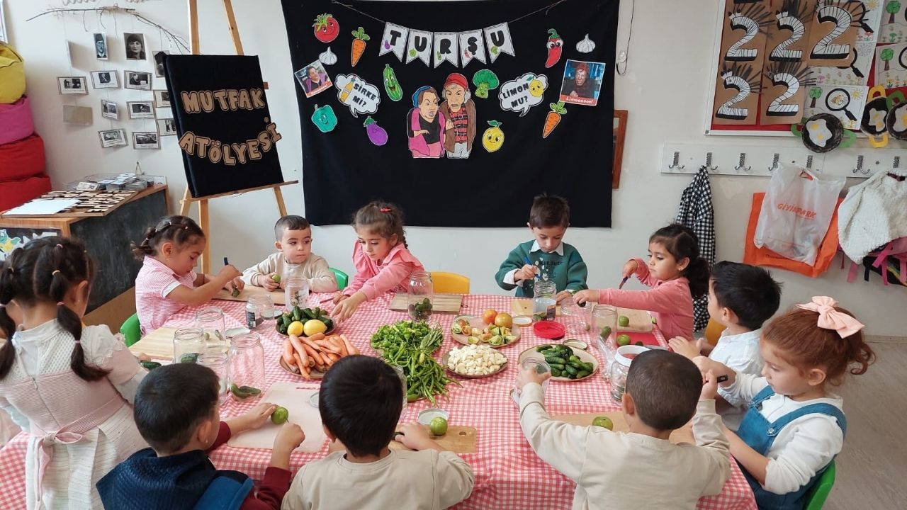 Taşköprü'de Minik Öğrenciler Kendi Turşularını Yaptı (4)