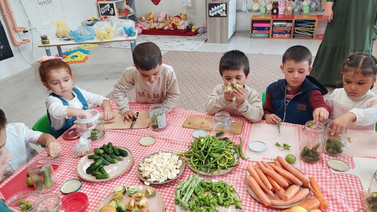 Taşköprü'de Minik Öğrenciler Kendi Turşularını Yaptı (5)