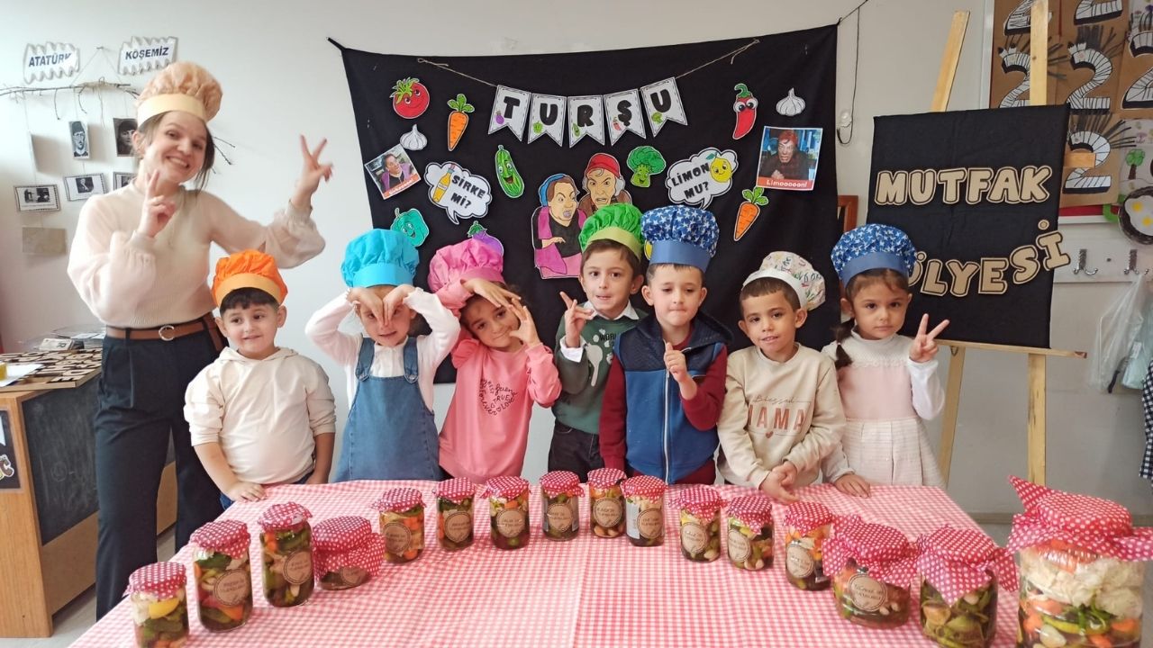 Taşköprü'de Minik Öğrenciler Kendi Turşularını Yaptı (6)