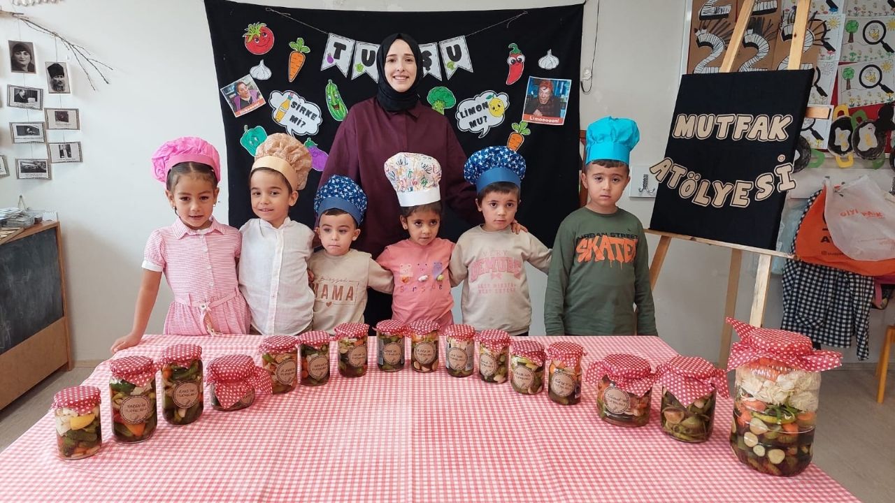Taşköprü'de Minik Öğrenciler Kendi Turşularını Yaptı (9)