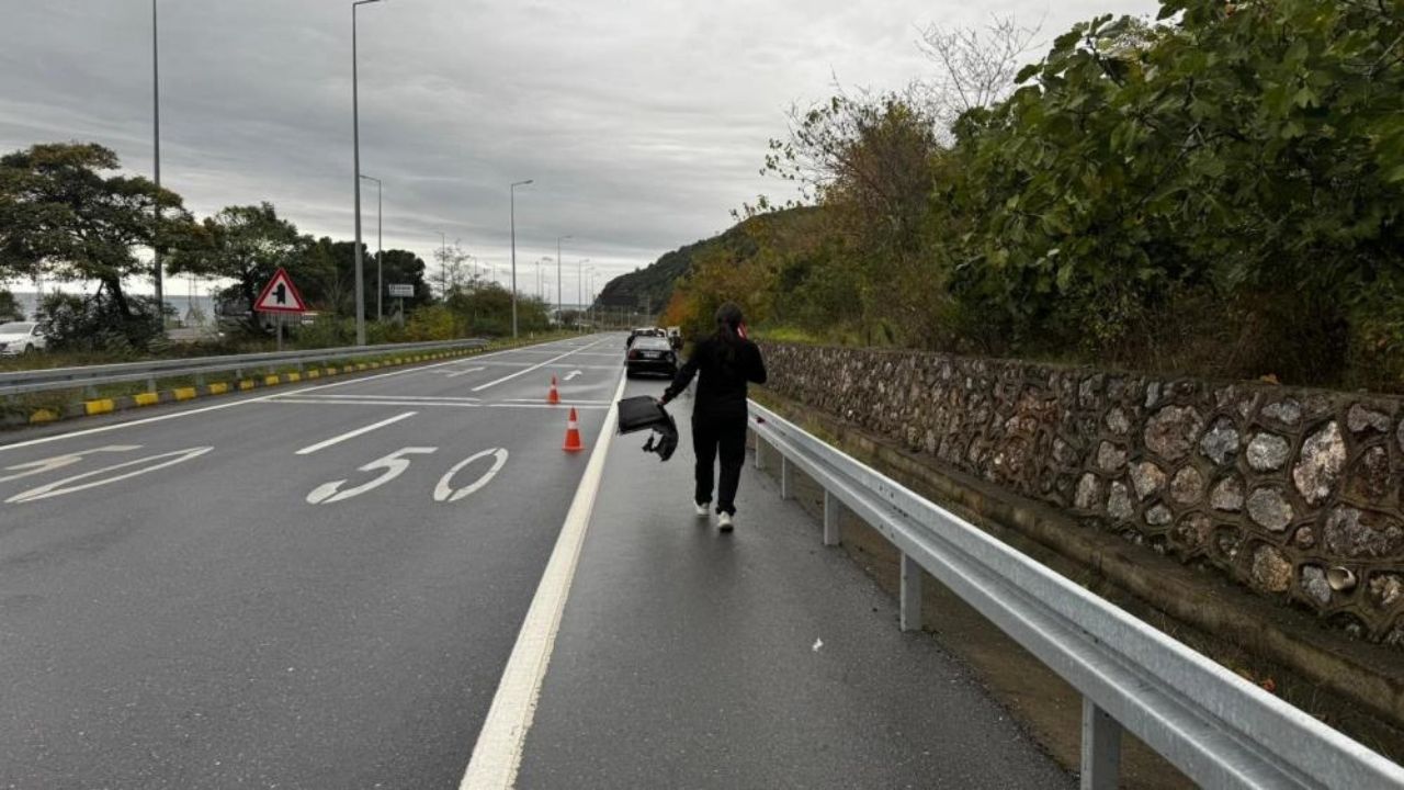 Yağış Kazaya Neden Oldu Otomobil Bariyere Çarparak Durabildi (1)
