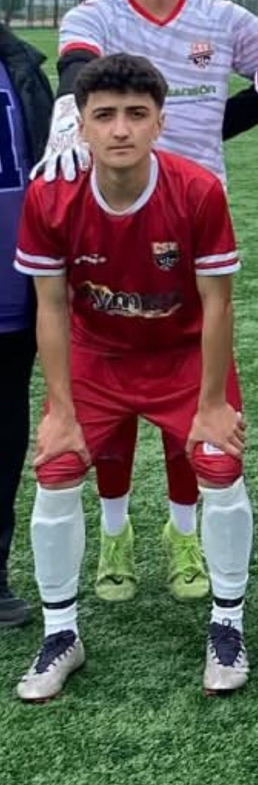 17 Yaşındaki Genç Futbolcu Son Yolculuğuna Uğurlandı 200