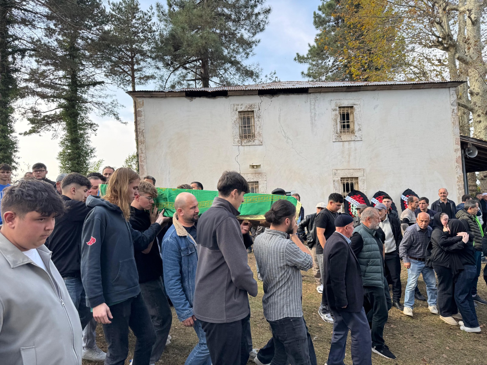 17 Yaşındaki Genç Futbolcu Son Yolculuğuna Uğurlandı 44