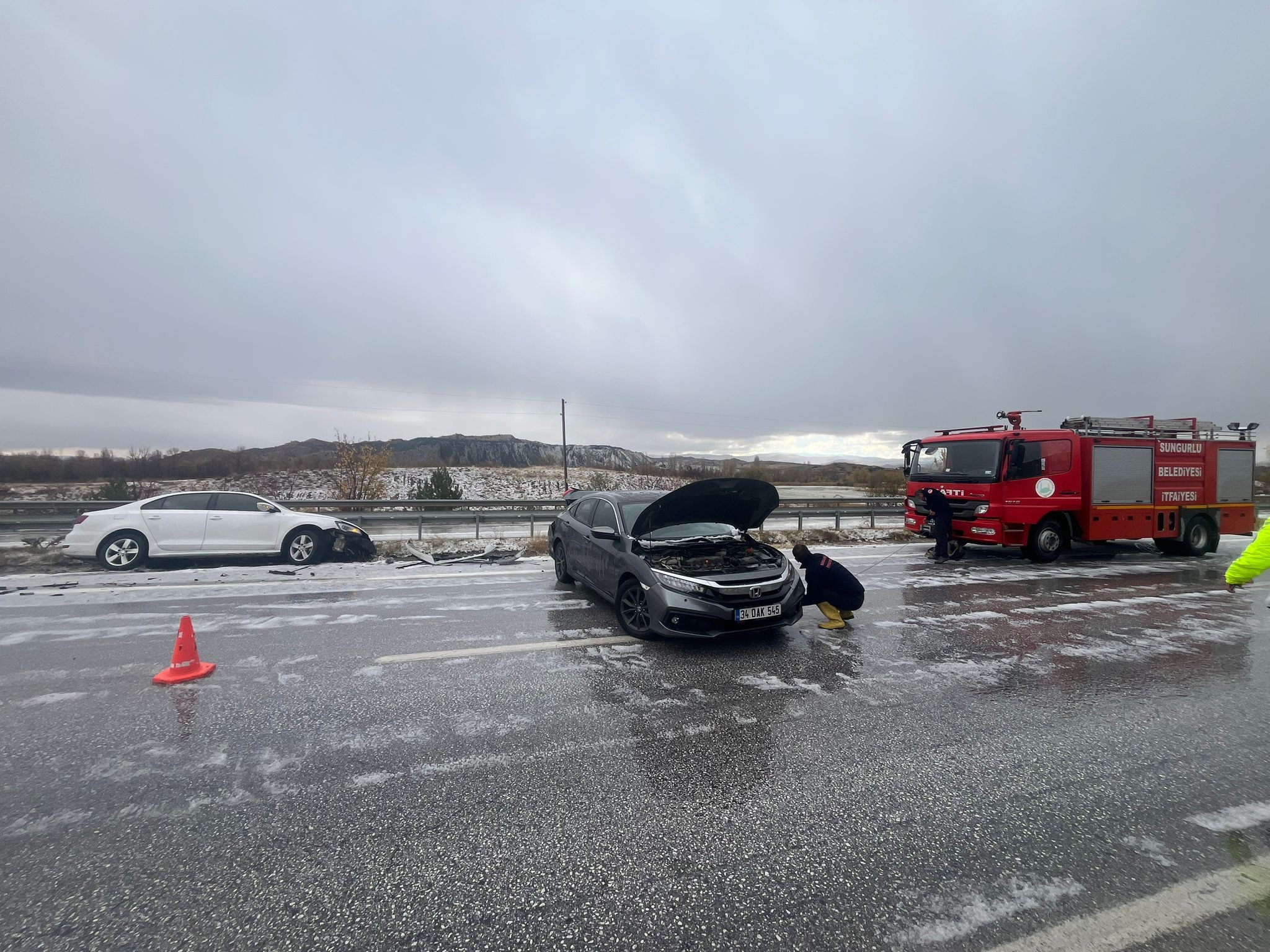 Aniden Bastıran Dolu Yağışı Kazaya Yol Açtı 10 Kişi Yaralandı 22