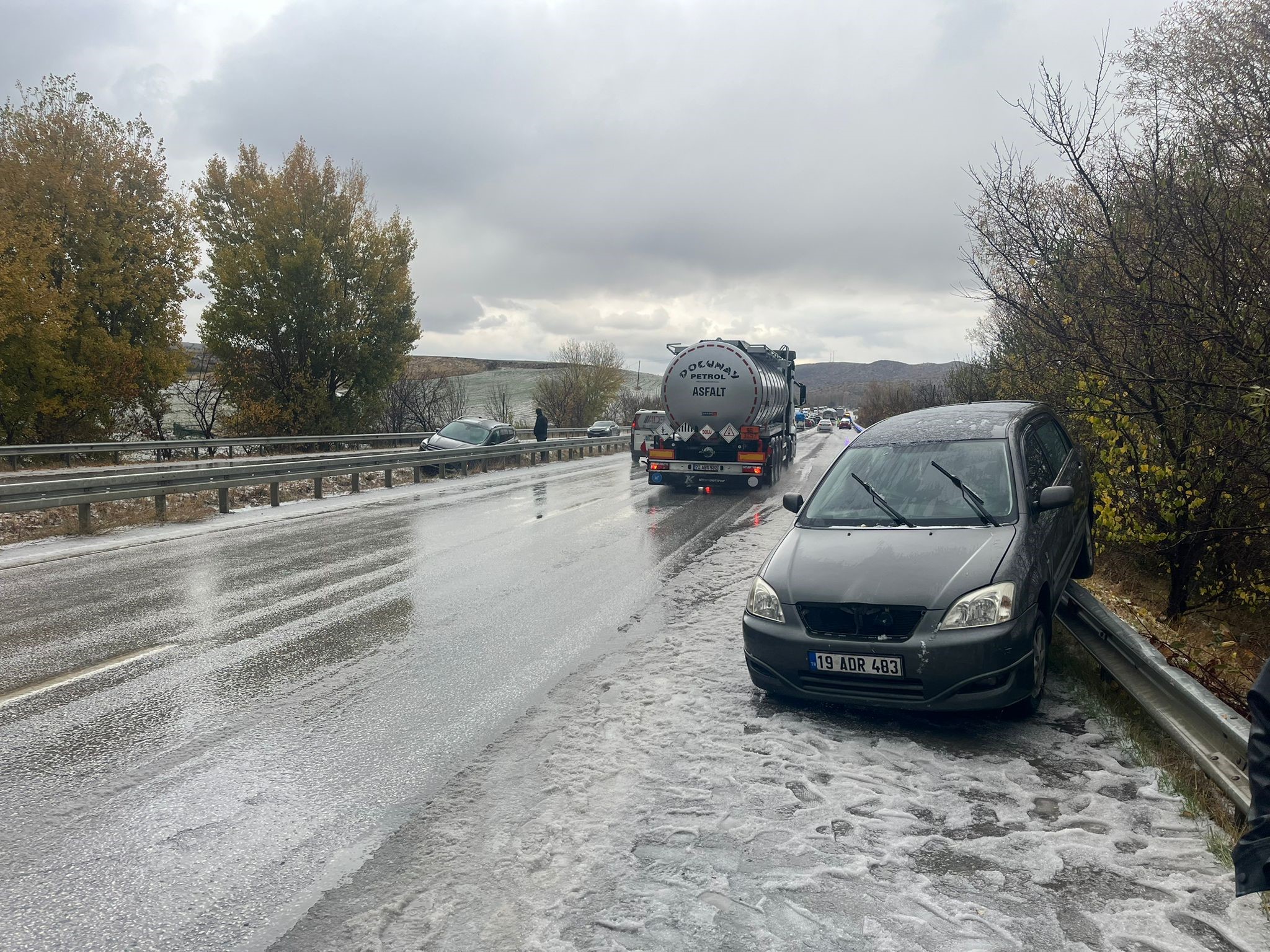 Aniden Bastıran Dolu Yağışı Kazaya Yol Açtı 10 Kişi Yaralandı 4