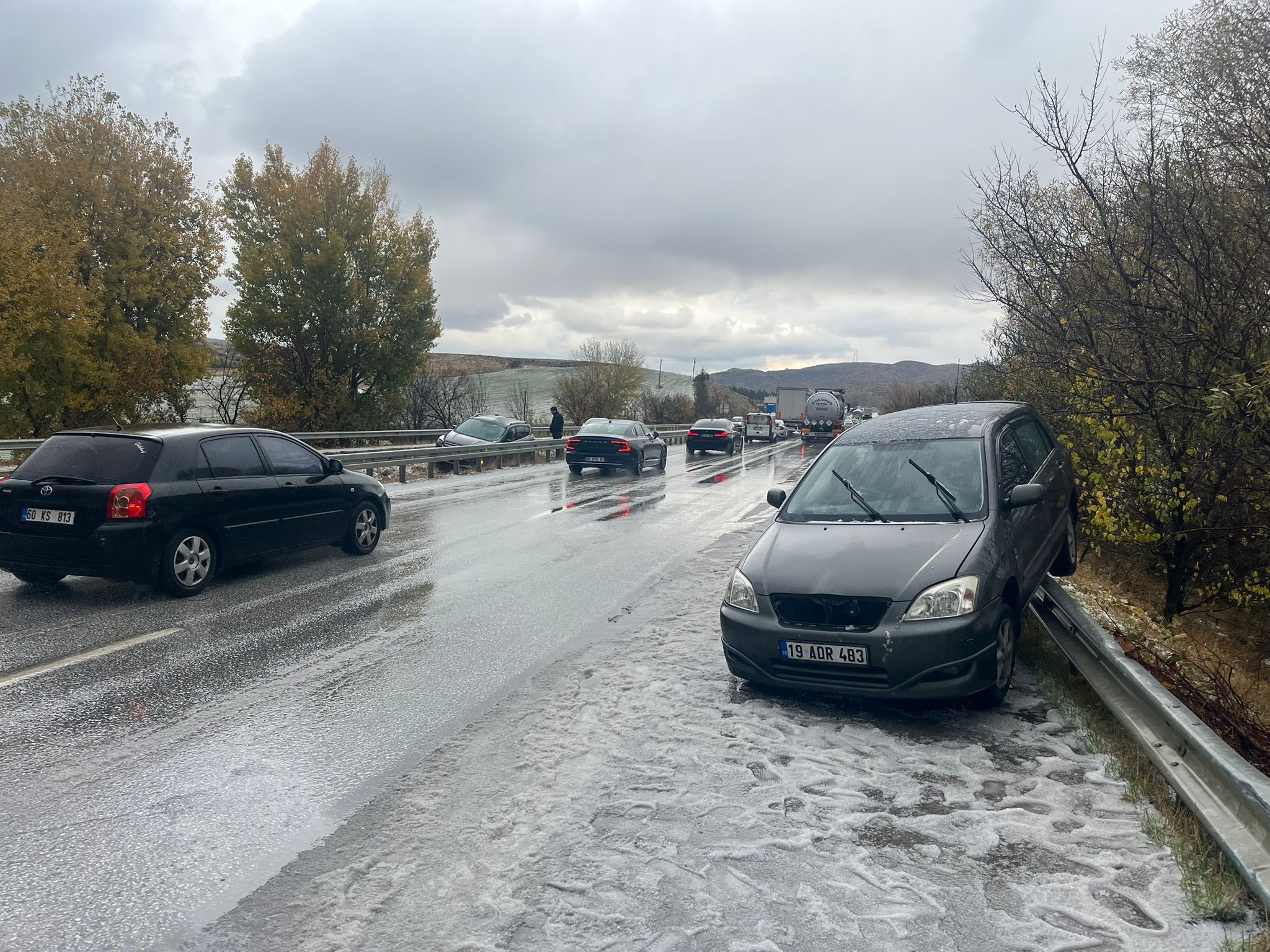 Aniden Bastıran Dolu Yağışı Kazaya Yol Açtı 10 Kişi Yaralandı 6