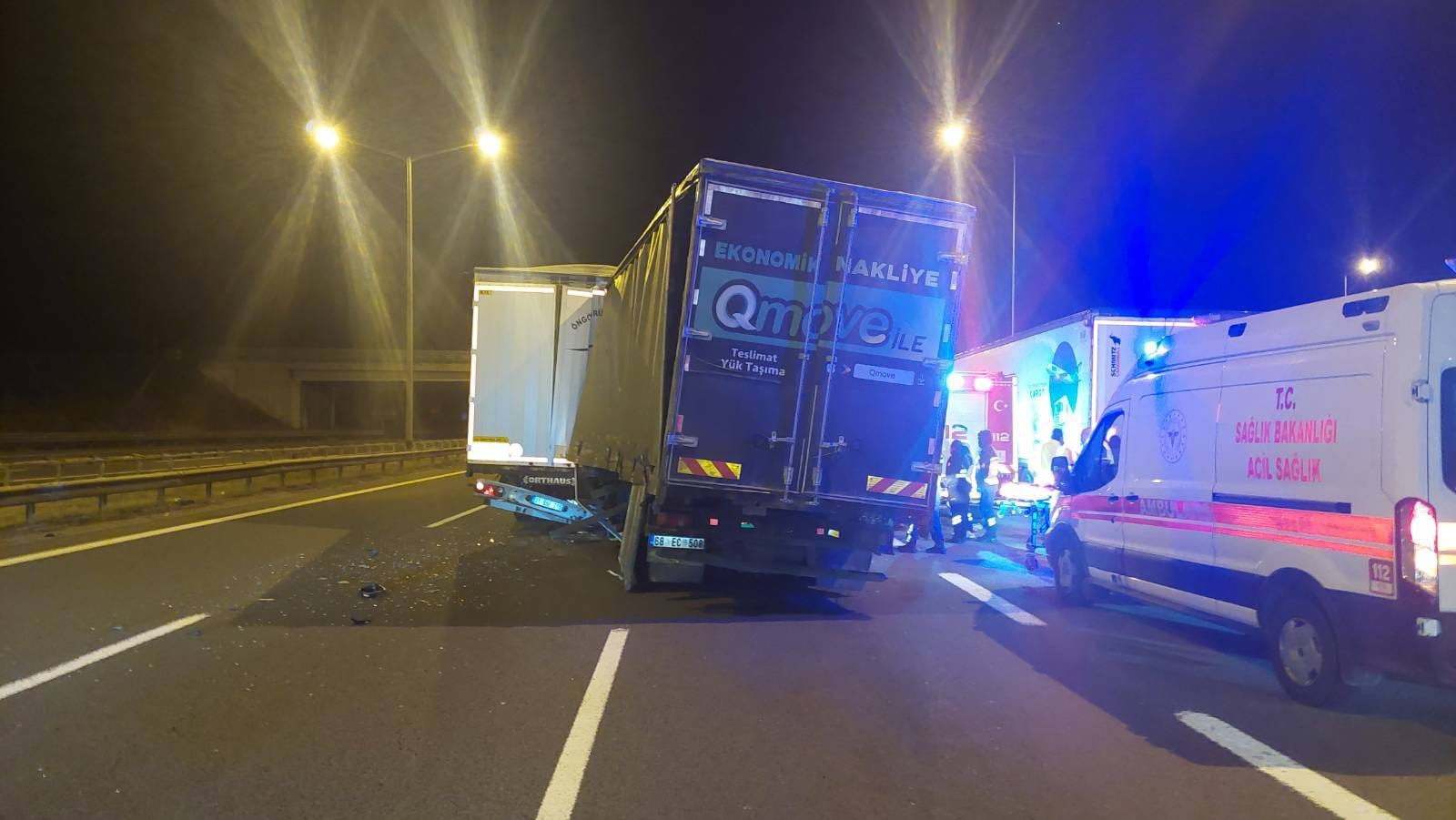 Arızalanan Tıra Çarpan Kamyon Şoförü Hayatını Kaybetti 22