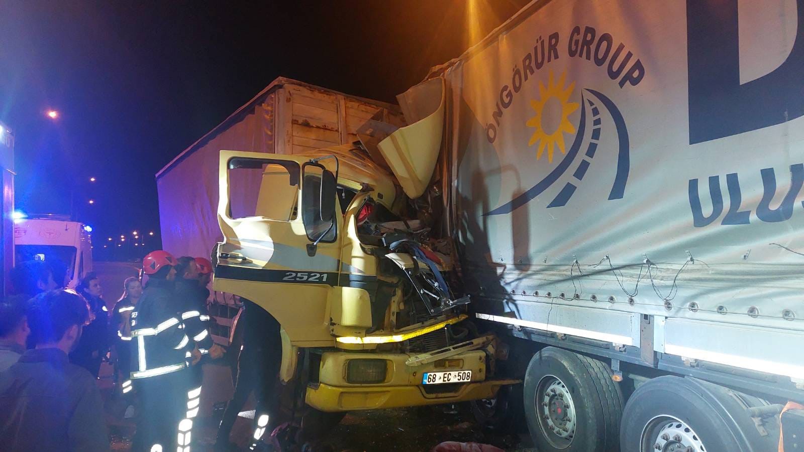 Arızalanan Tıra Çarpan Kamyon Şoförü Hayatını Kaybetti 8