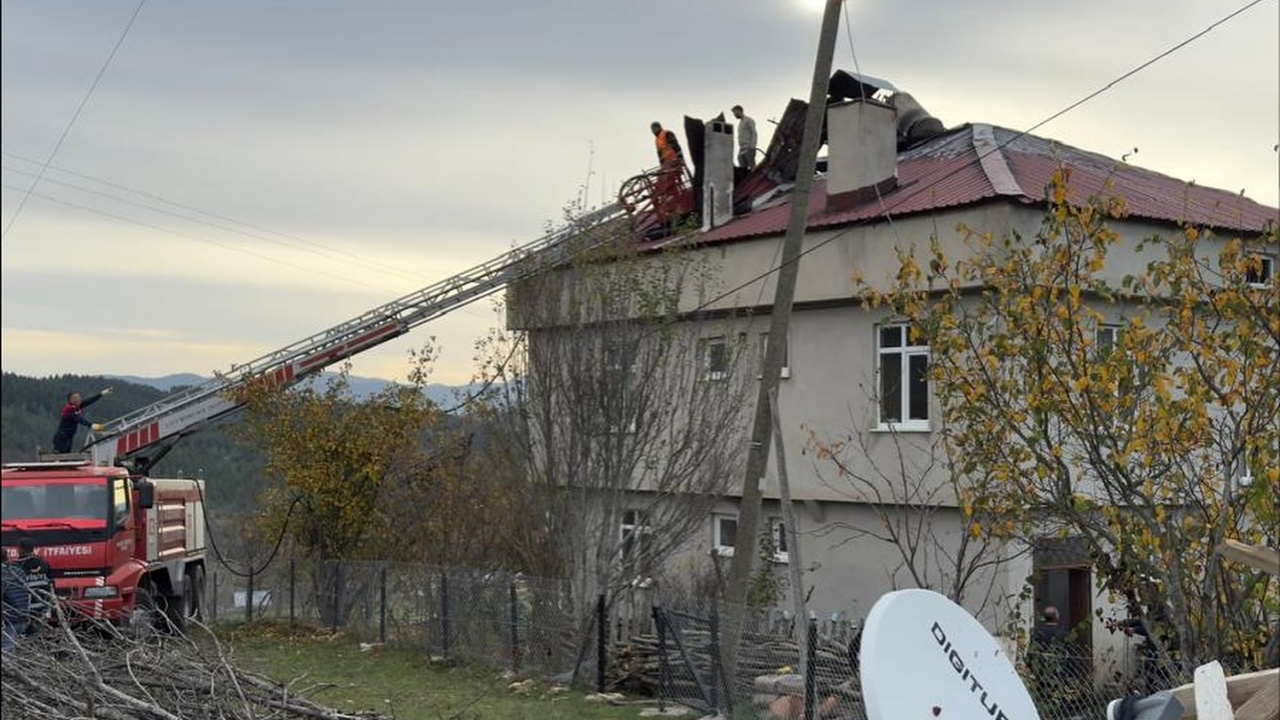 Azdavay Çatı Yangını (4)