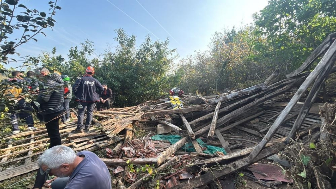 Bahçedeki Ahşap Yapı Çöktü 85 Yaşındaki Adam Hayatını Kaybetti (3)