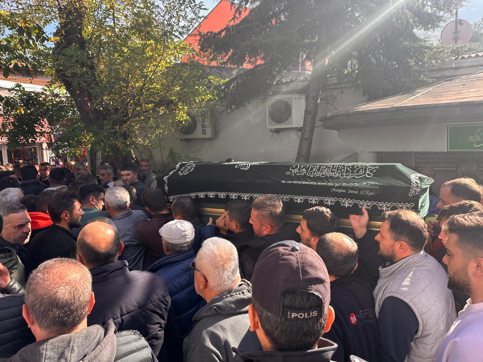 Cenaze Namazını Oğlu Kıldırdı Kastamonu'da Yaşamını Yitiren Muhtar Son Yolculuğuna Uğurlandı 1