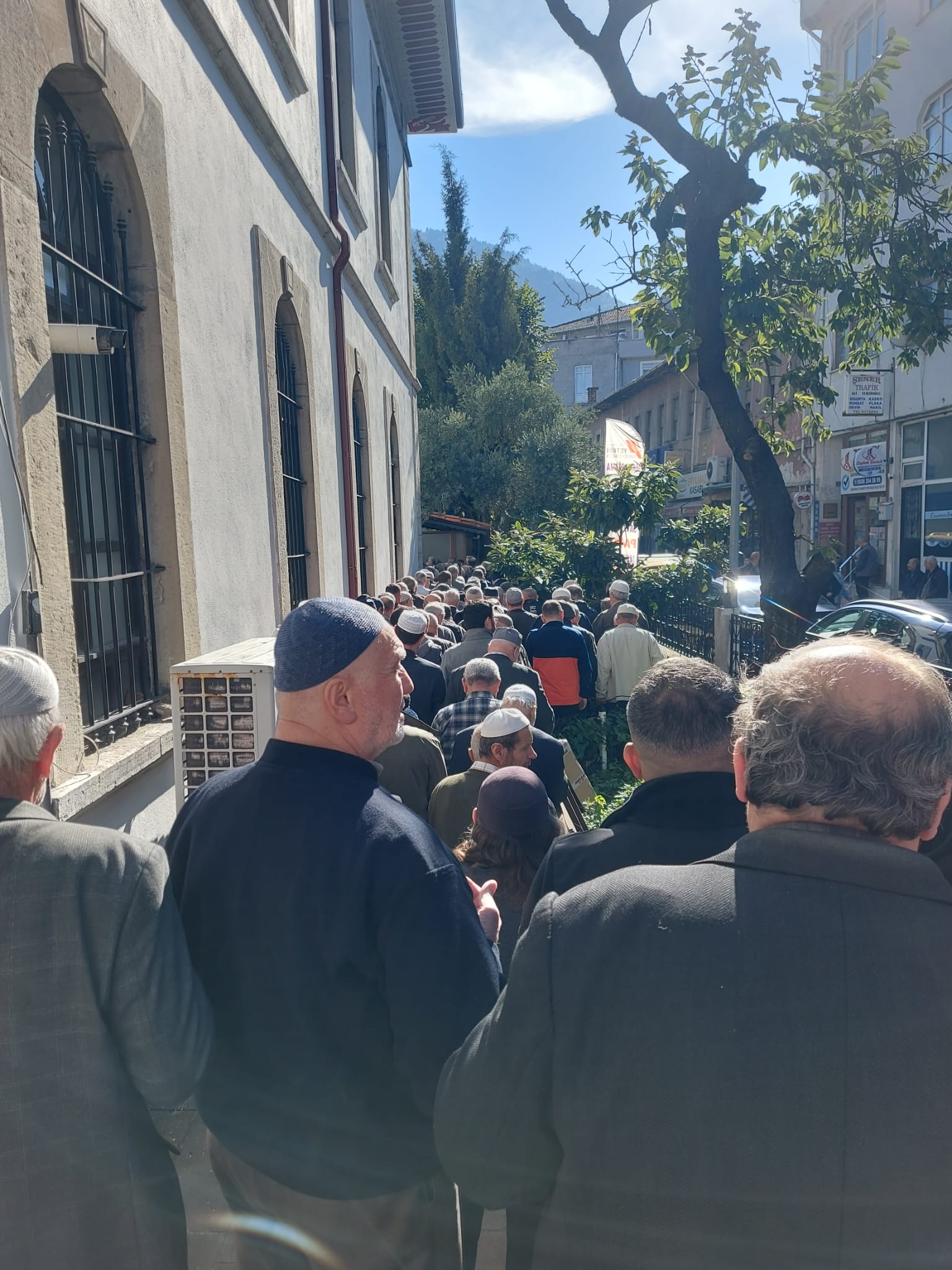 Cenaze Namazını Oğlu Kıldırdı Kastamonu'da Yaşamını Yitiren Muhtar Son Yolculuğuna Uğurlandı 3