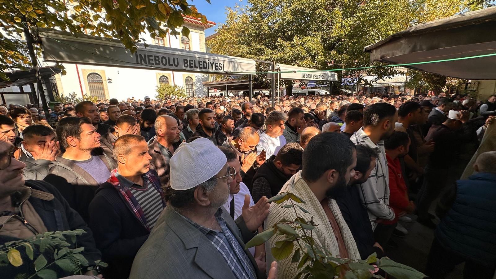 Cenaze Namazını Oğlu Kıldırdı Kastamonu'da Yaşamını Yitiren Muhtar Son Yolculuğuna Uğurlandı 4