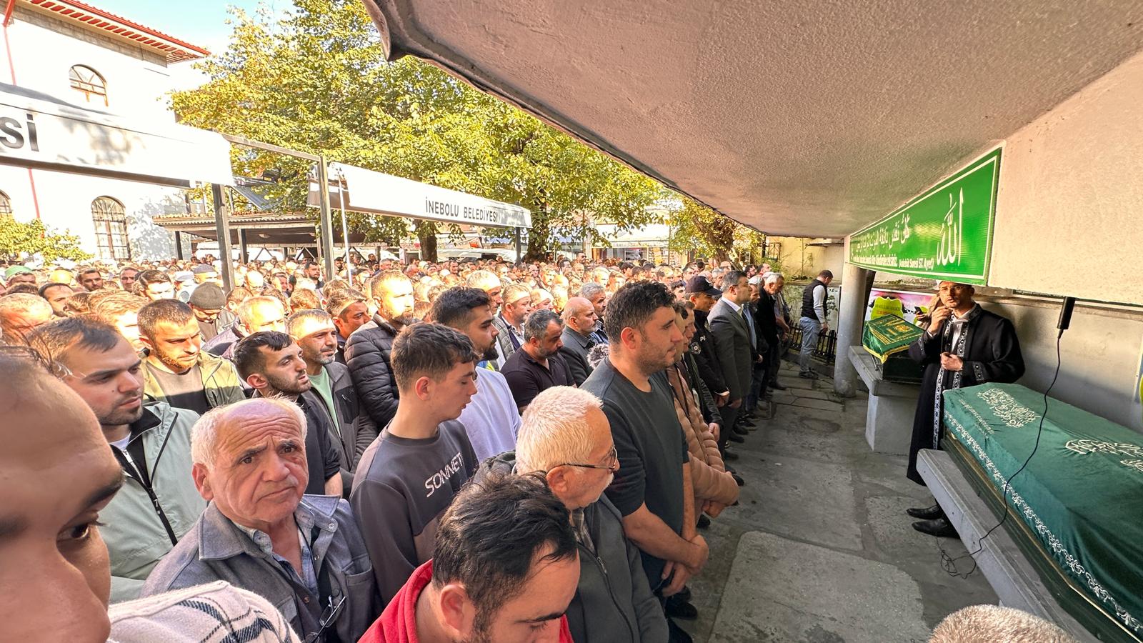 Cenaze Namazını Oğlu Kıldırdı Kastamonu'da Yaşamını Yitiren Muhtar Son Yolculuğuna Uğurlandı 6