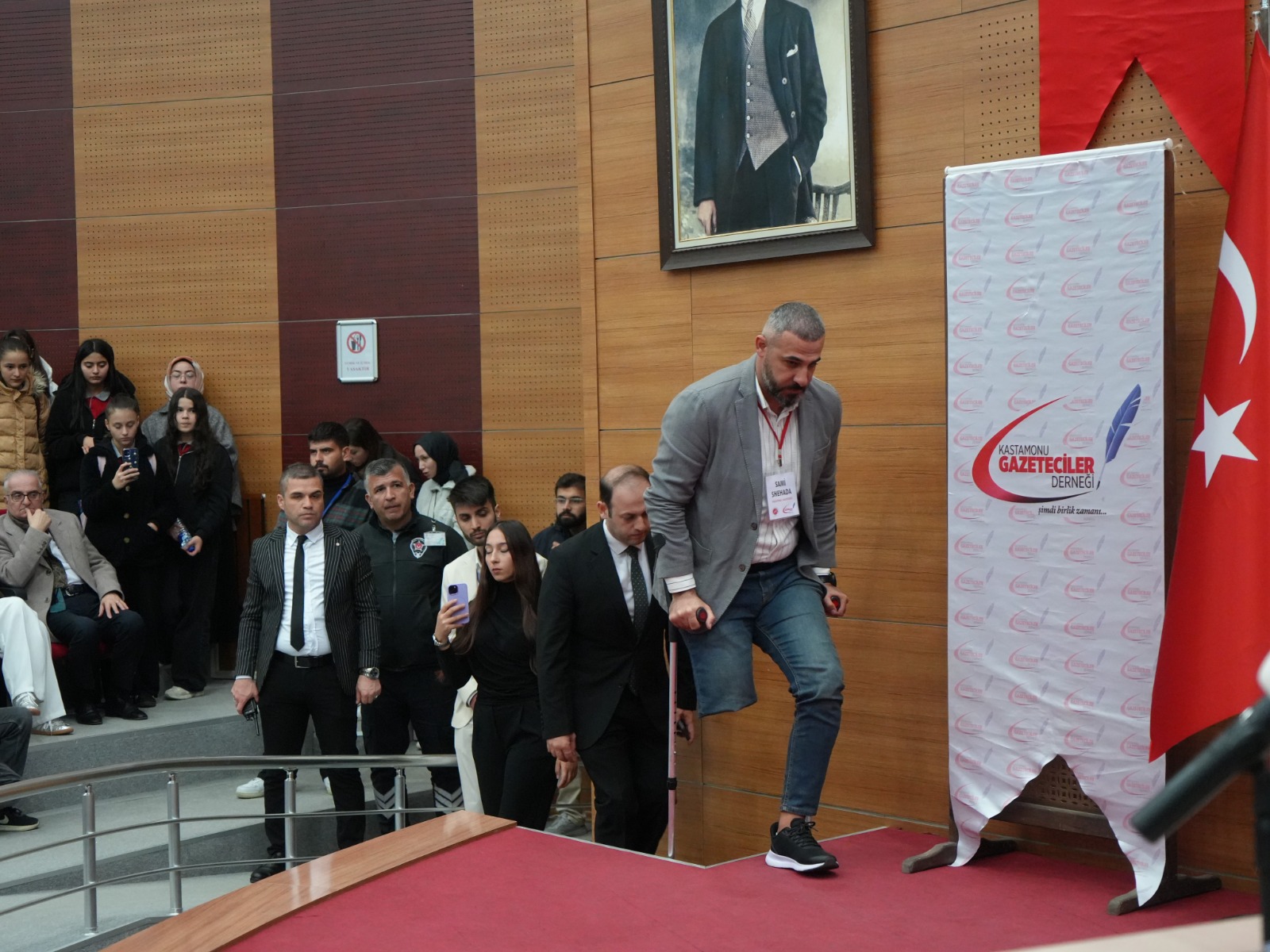 Filistinli Gazeteci Kastamonu'da İsrail Zulmünü Anlattı Ayakta Alkışlandı! 26