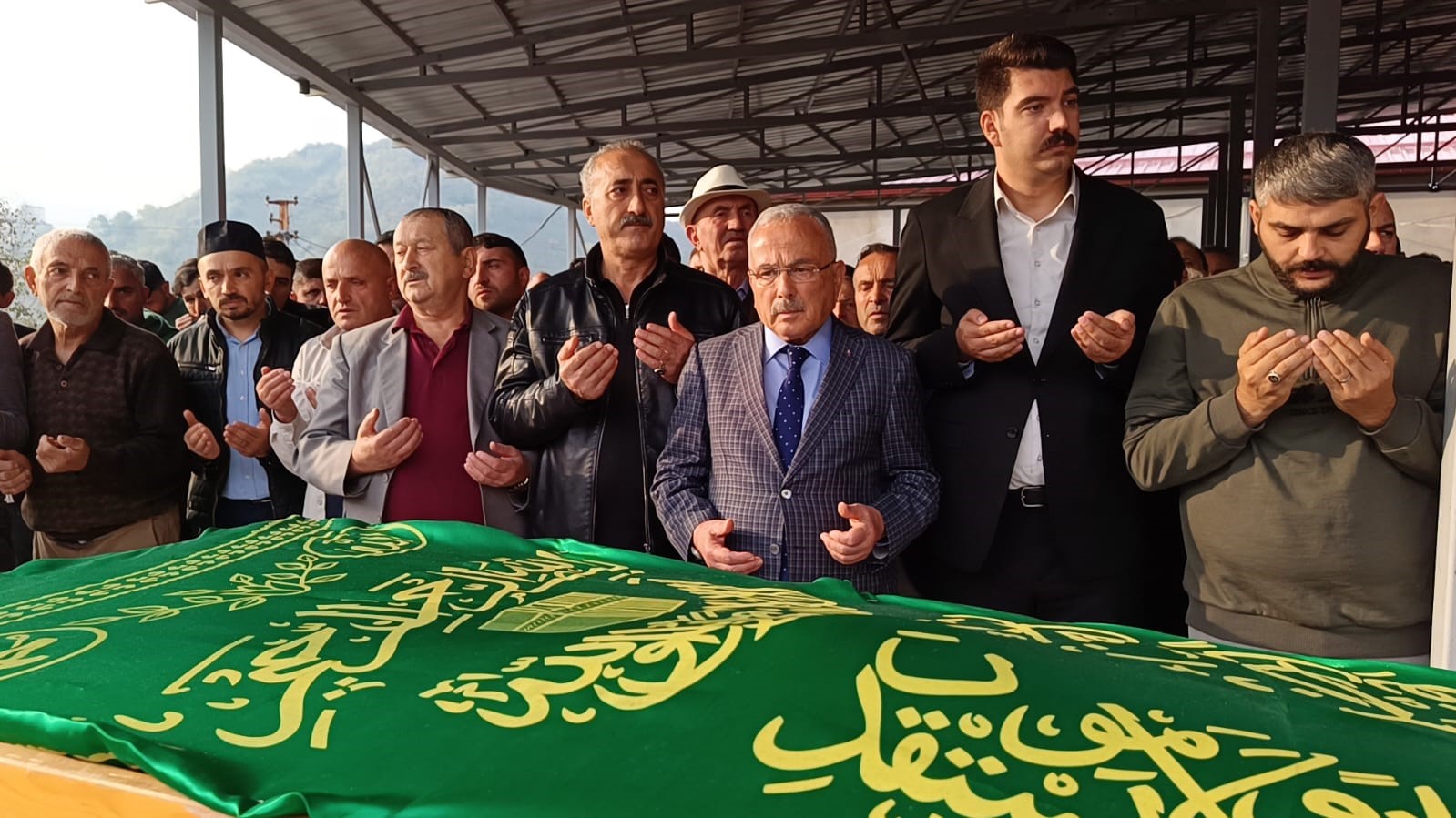 Göçük Altında Kalan 24 Yaşındaki Iş Makinesi Operatörü Toprağa Verildi 2